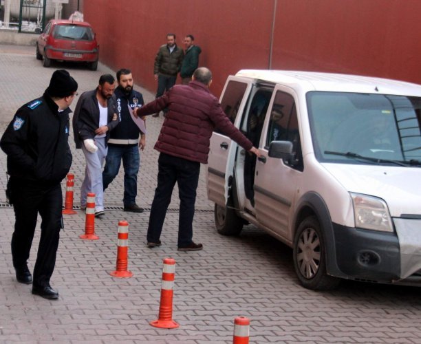 Eşini bıçaklayan şahıs tutuklandı