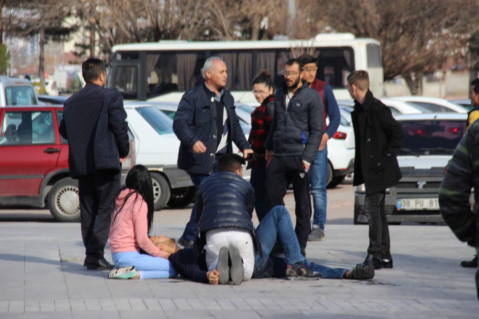 Gençlerin kavgasında kan aktı: 2 yaralı