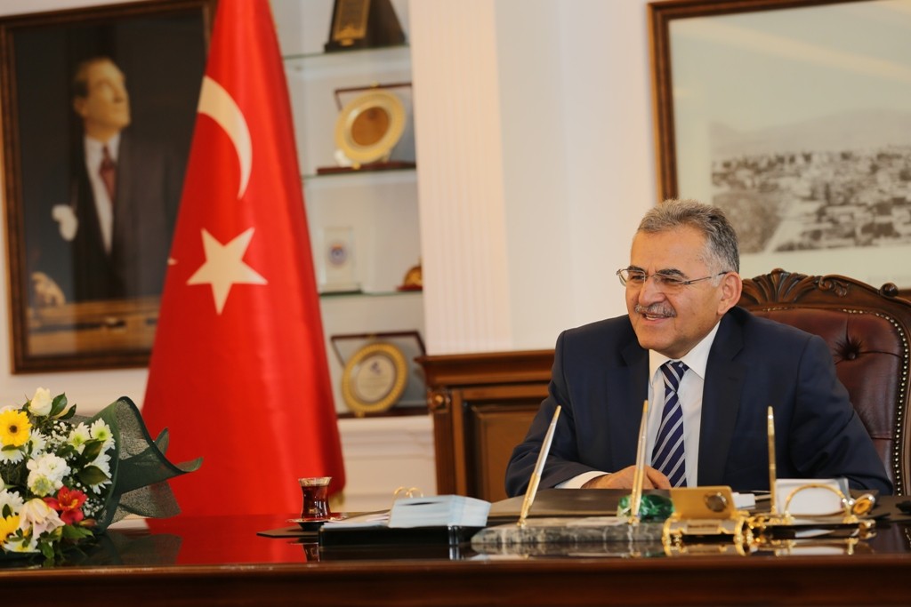 Melikgazi’de afiş kirliliği temizlenecek