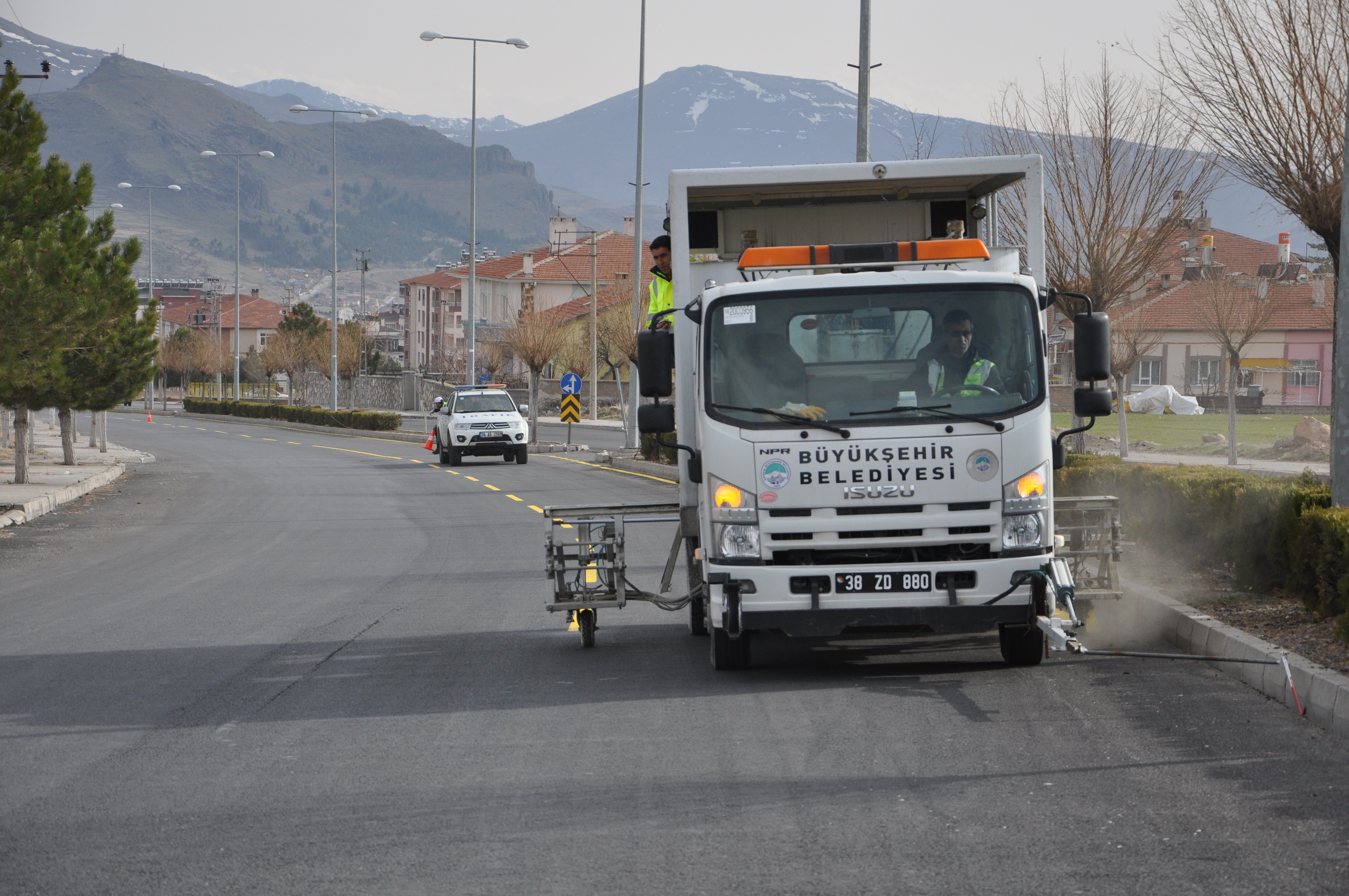 Asfaltlanan yollarda çizgi çalışması