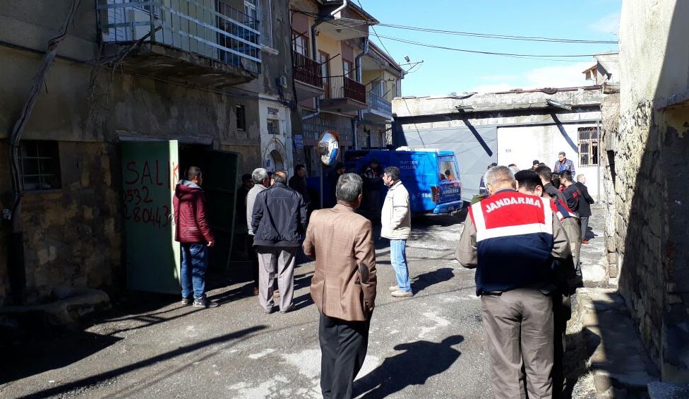 İki katlı evde göçük: 1 ölü