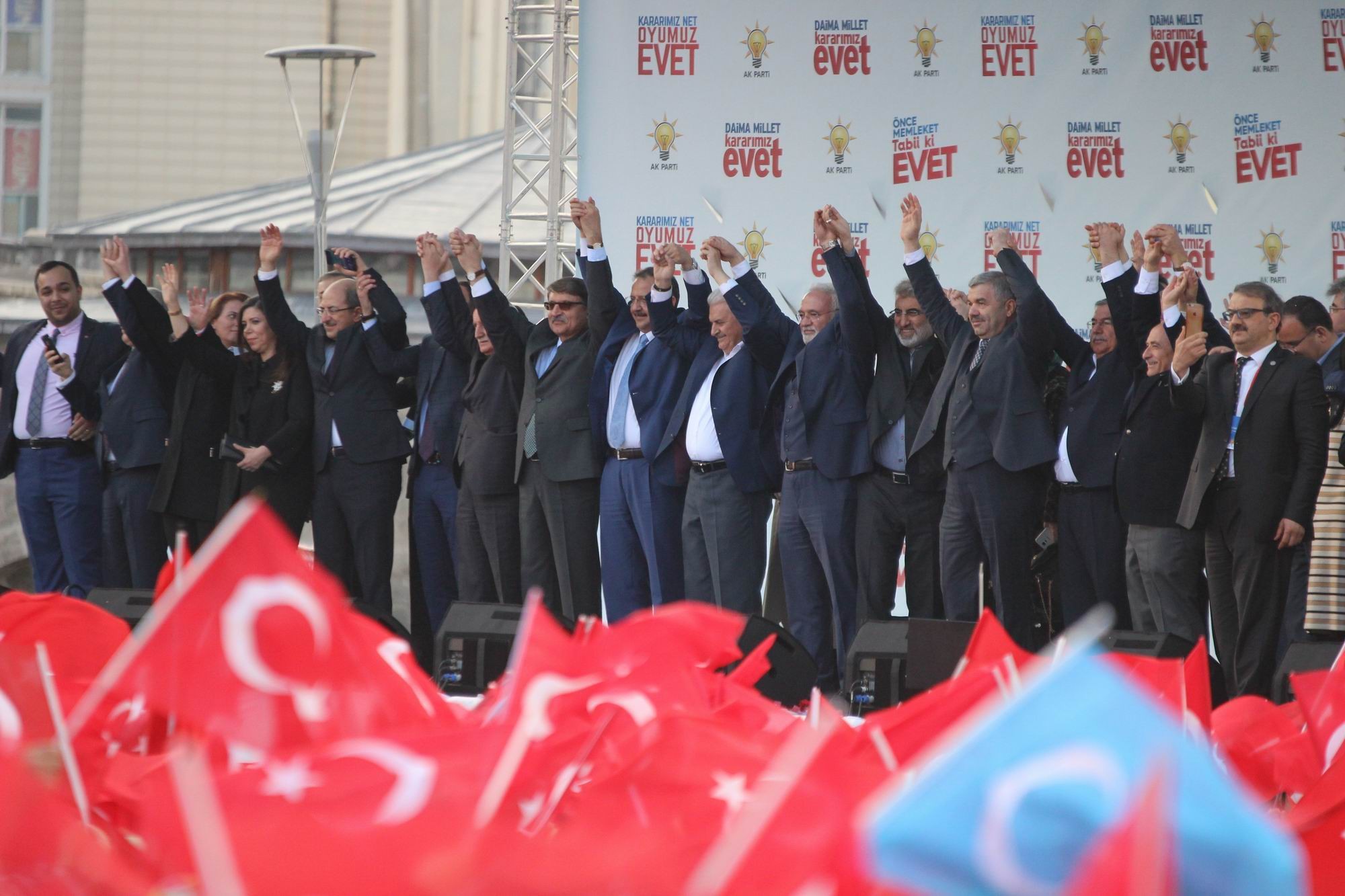 – Başbakan Yıldırım: “Milletin rüzgarı onların Kandil’ini söndürecek”