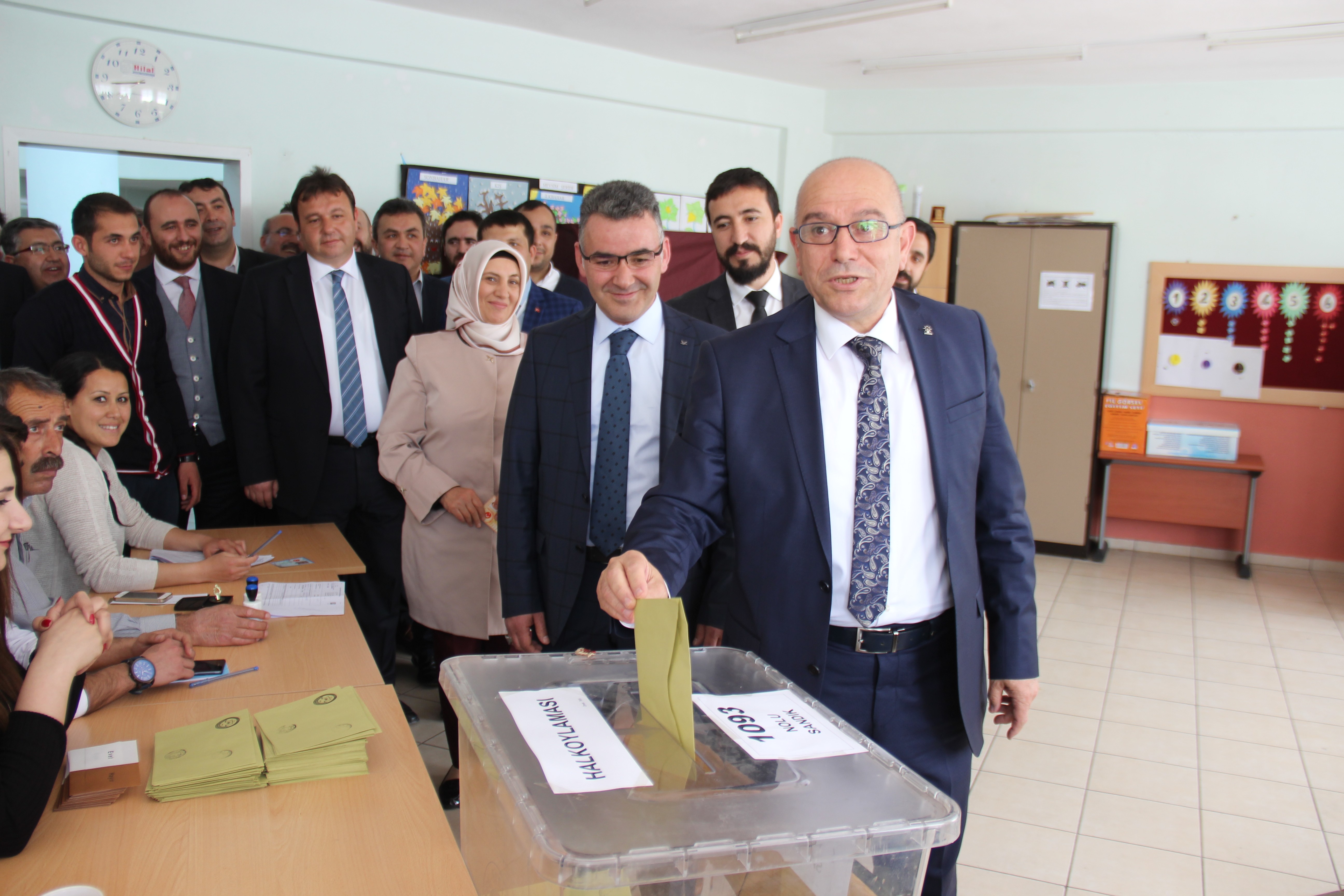 AK Parti İl Başkanı Özden oyunu kullandı