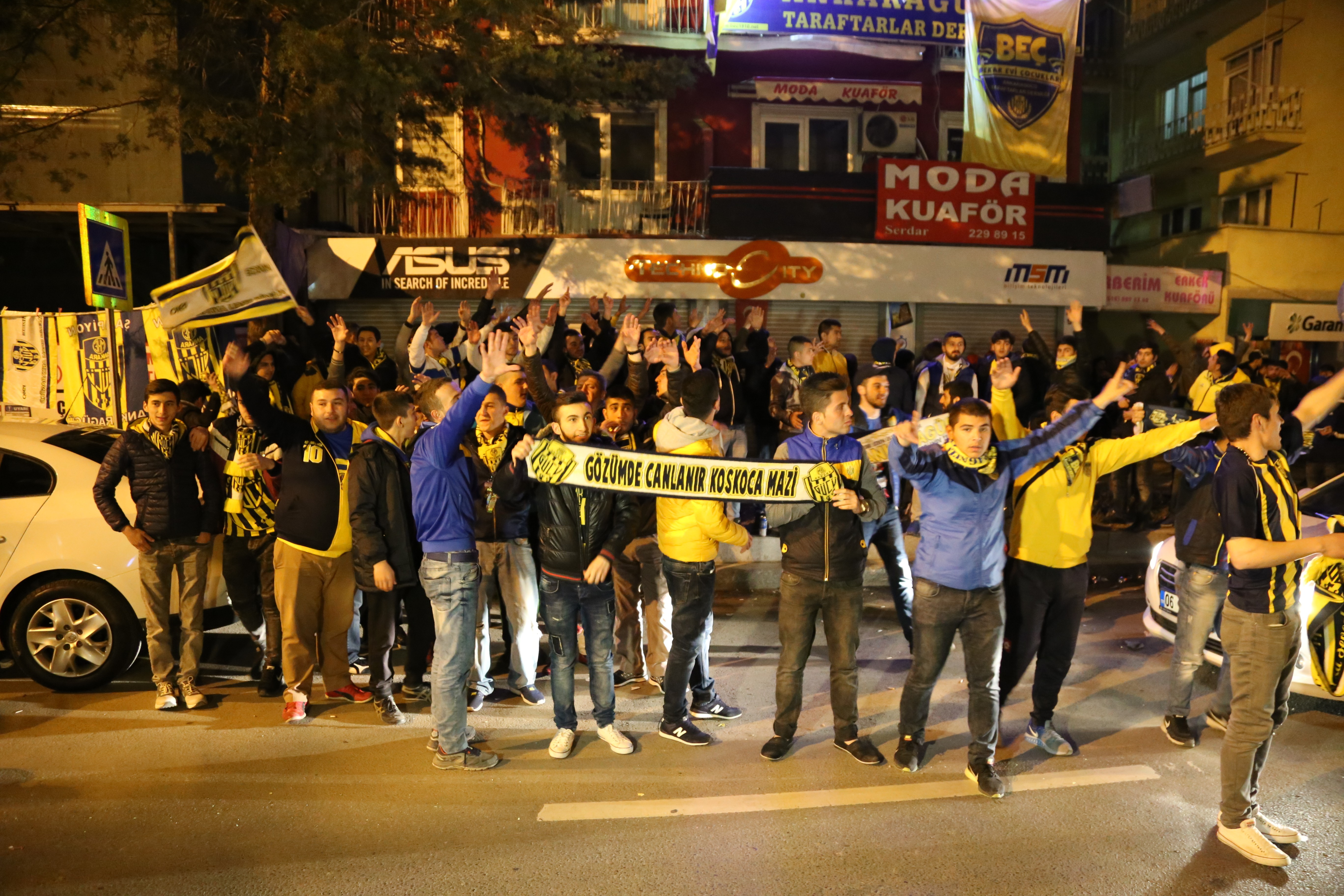 Ankaragücü taraftarından erken şampiyonluk kutlaması