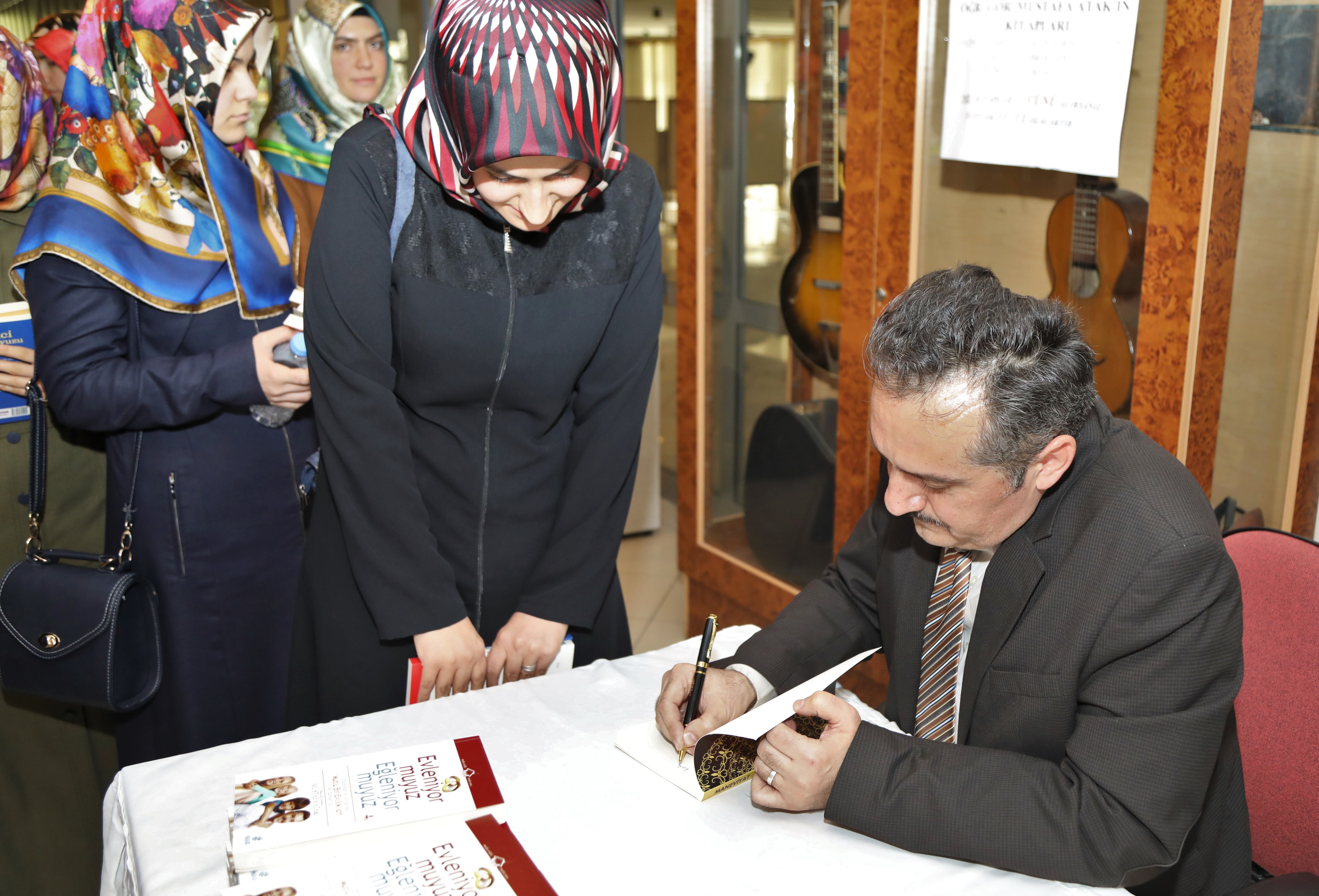 ERÜ’de ‘Yaşama Sevinci’ konulu konferans düzenlendi