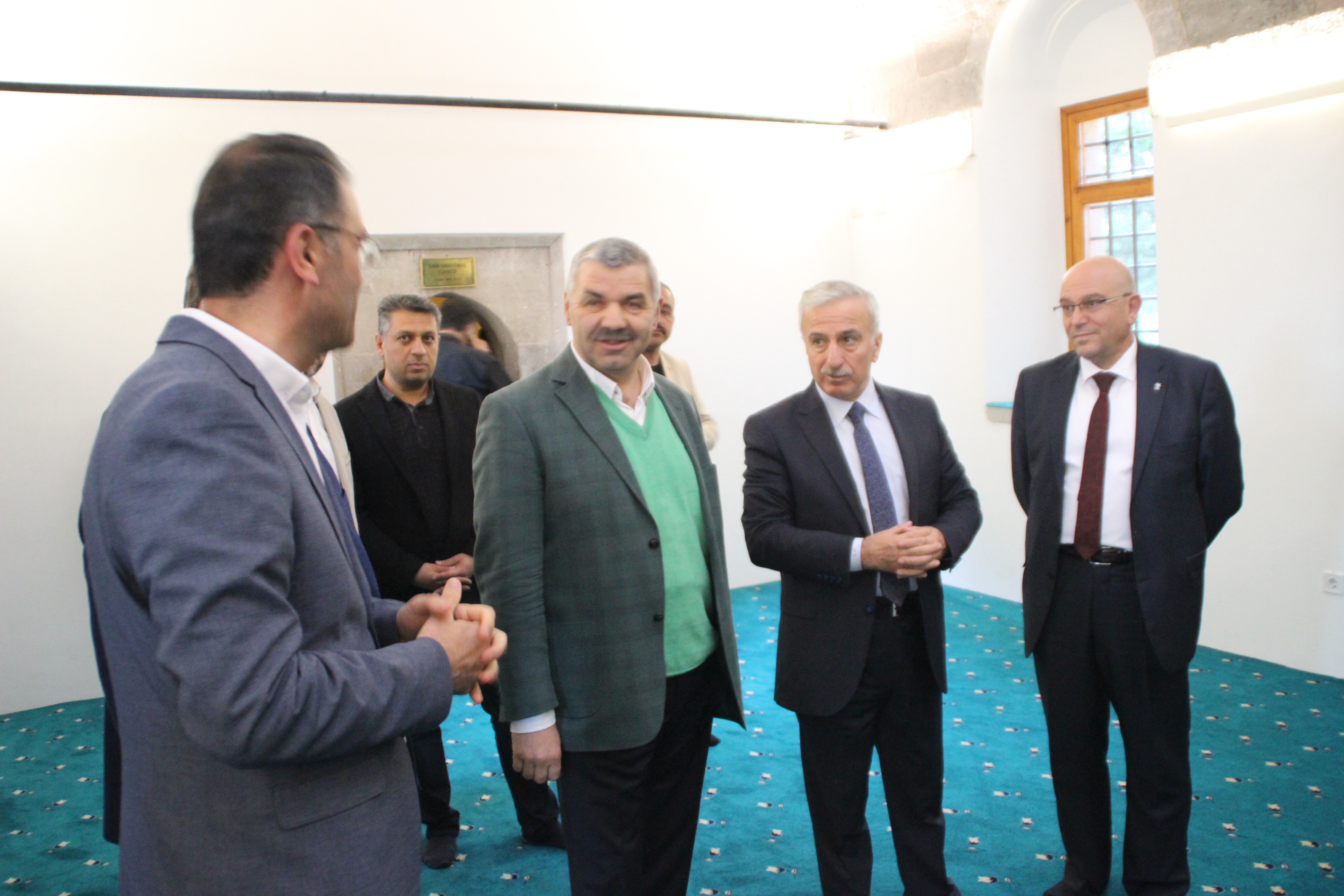 Protokol, türbenin örtüsünü değiştirdi