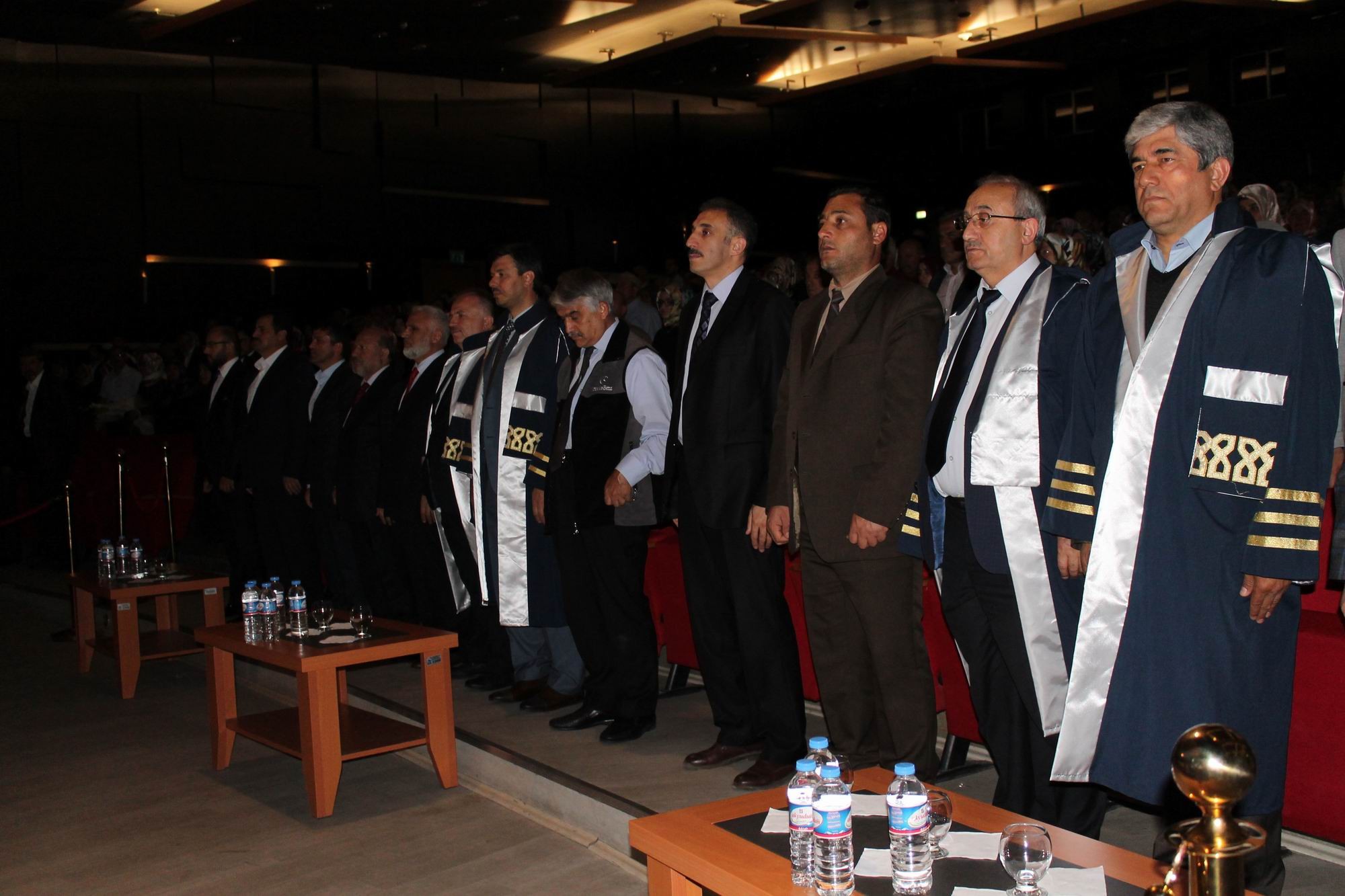 ERÜ İlahiyat Fakültesi 49’uncu mezunlarını verdi