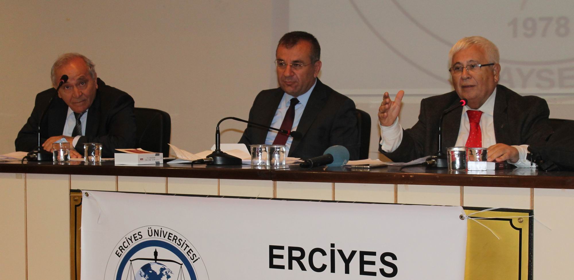 ERÜ’de ‘Uyuşturucu Maddeye Hukuki ve Tıbbi Açıdan Bakış’ paneli düzenlendi