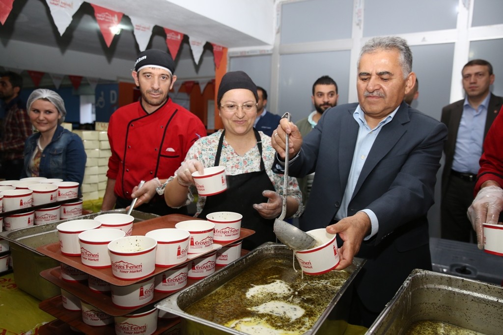 Başkan Büyükkılıç, Erciyes Feneri İftar Sofrasında