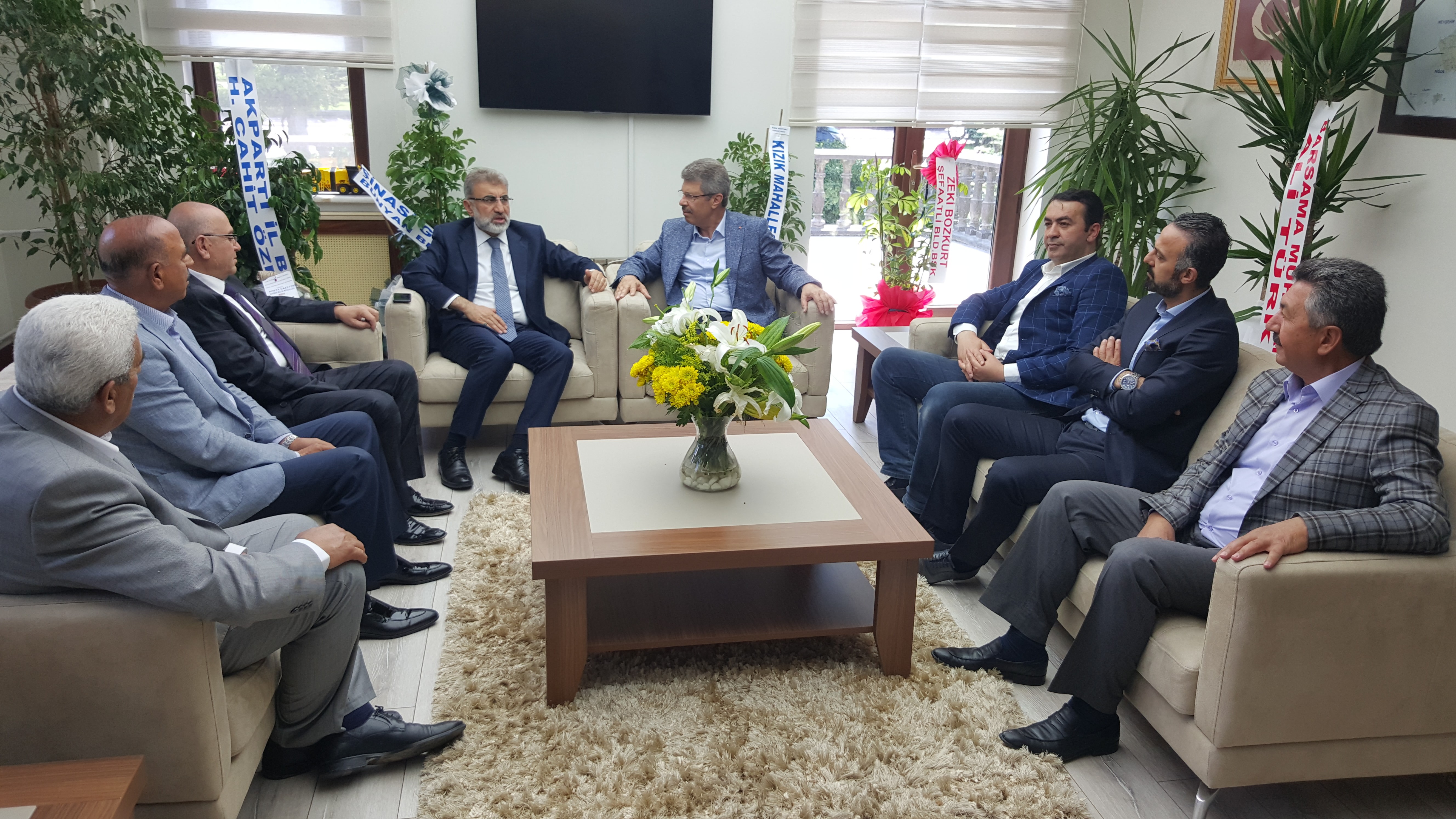 AK Parti İl Teşkilatı ve Taner Yıldız’dan Başkan Akay’a tebrik