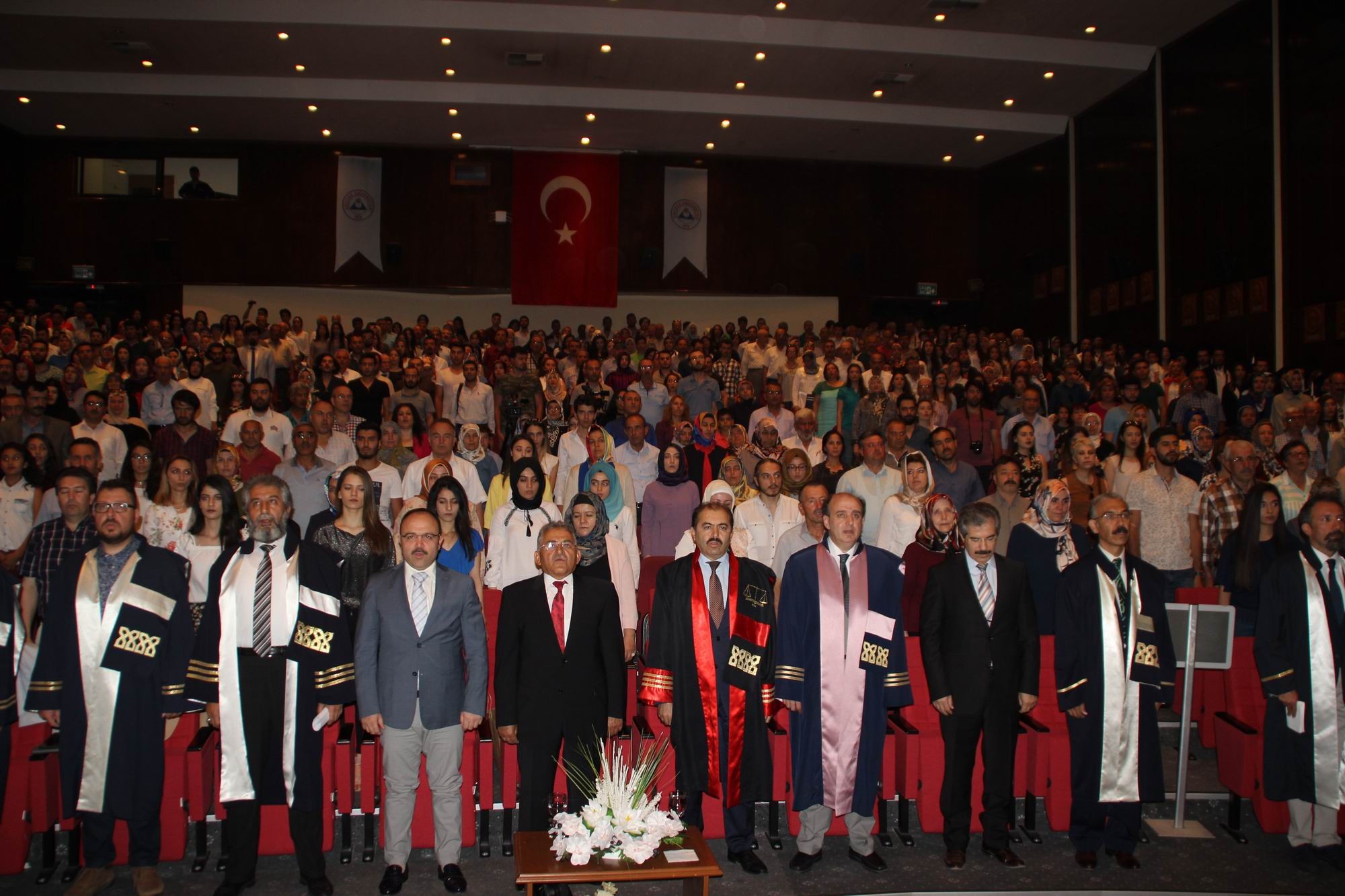 Mimarlık Fakültesi’nde mezuniyet sevinci