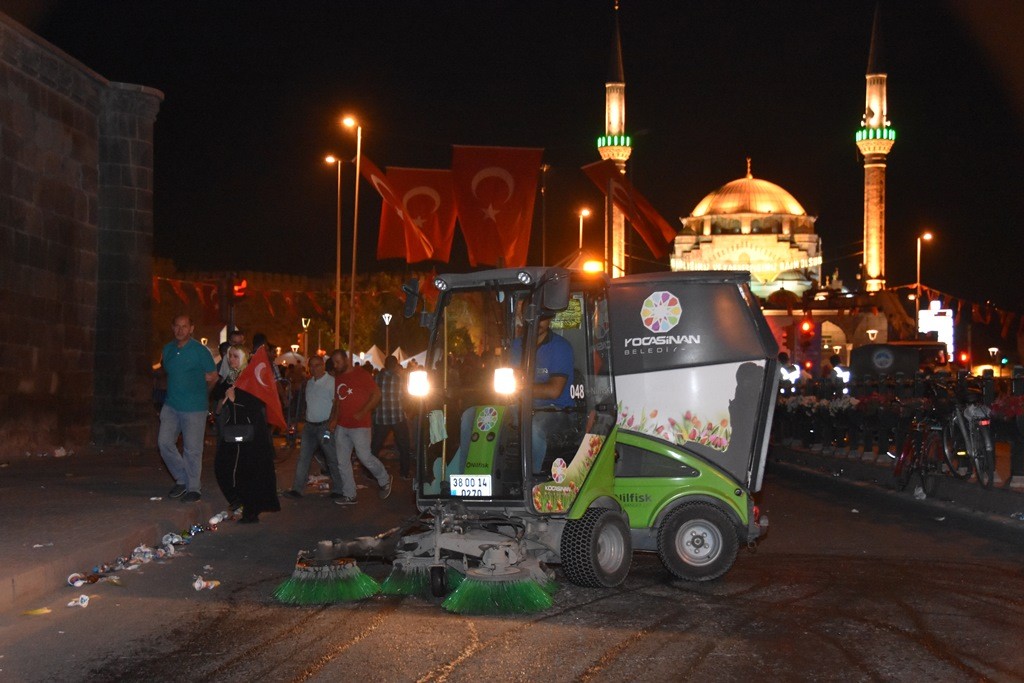 Başkan Çolakbayrakdar, “Hepiniz birer kahramansınız”