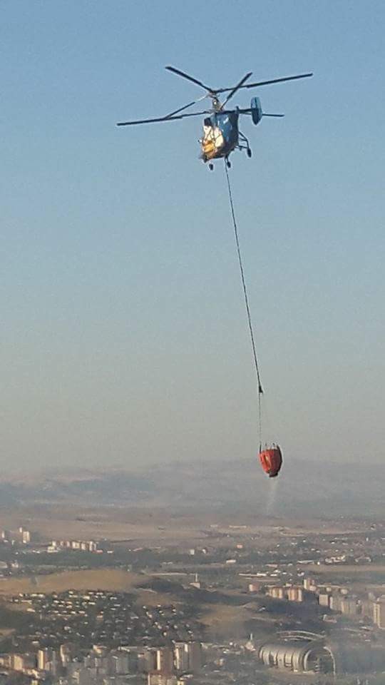 Anız yangınına helikopterli müdahale