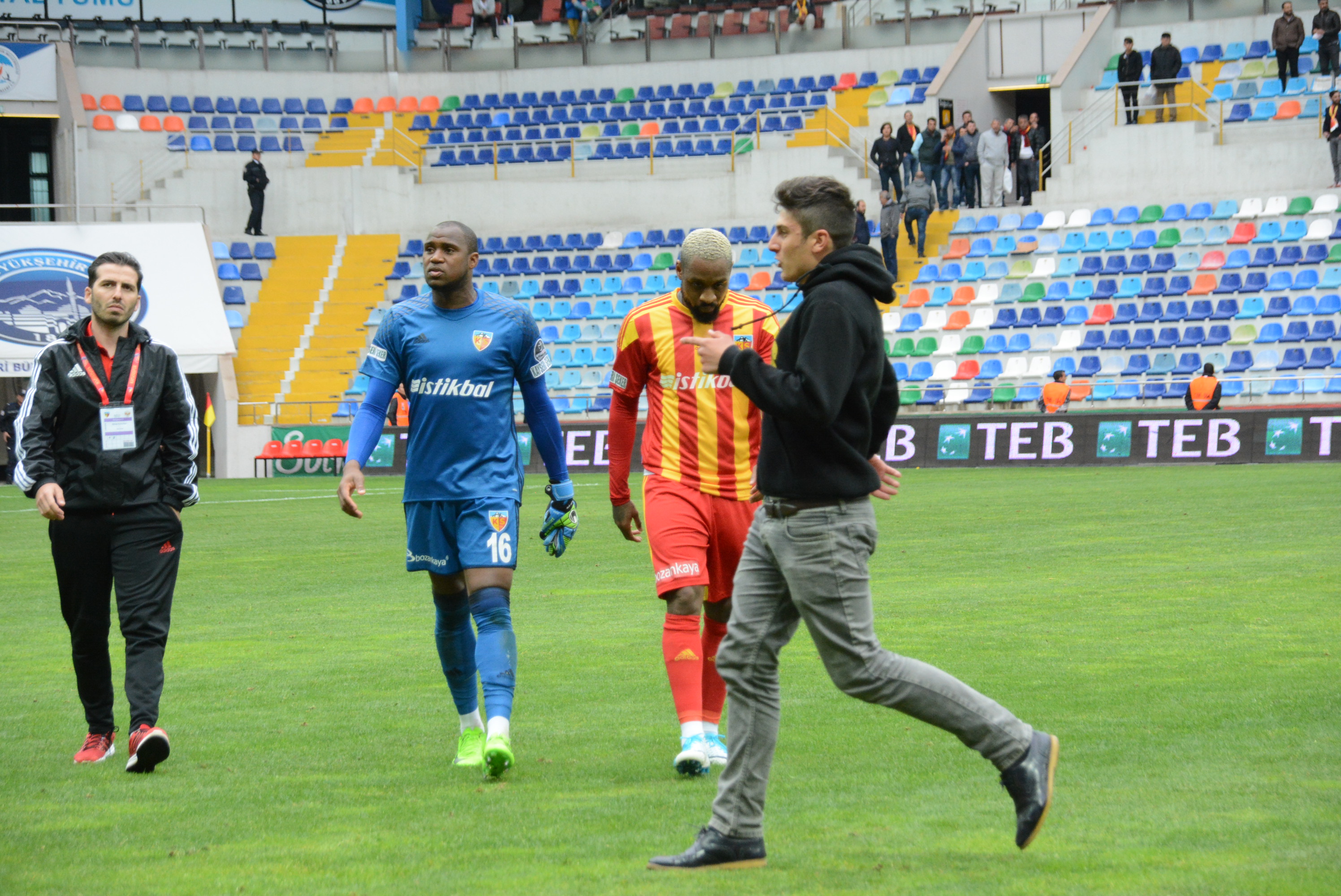 İSTENMEYEN ADAM AHAMADA