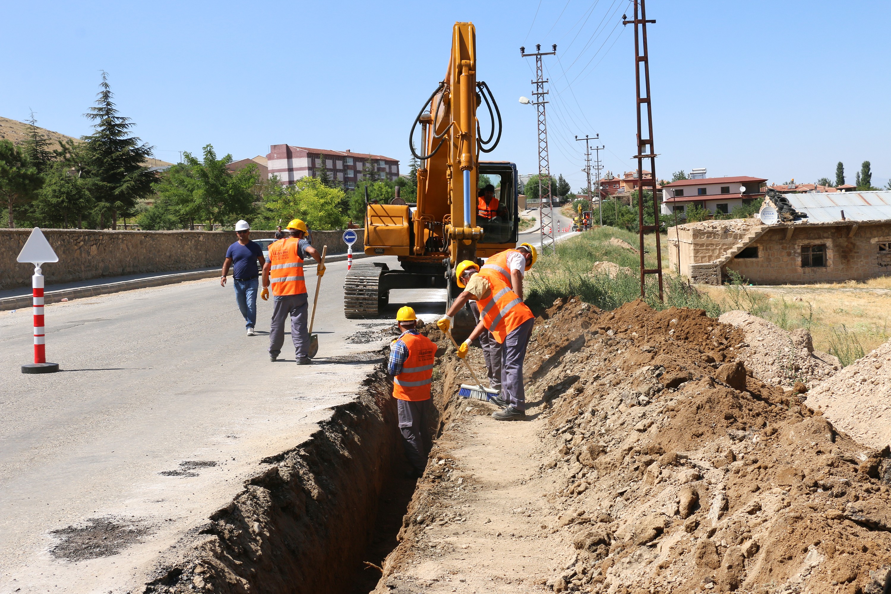 Yahyalı’da doğalgaz kazı çalışmaları başladı