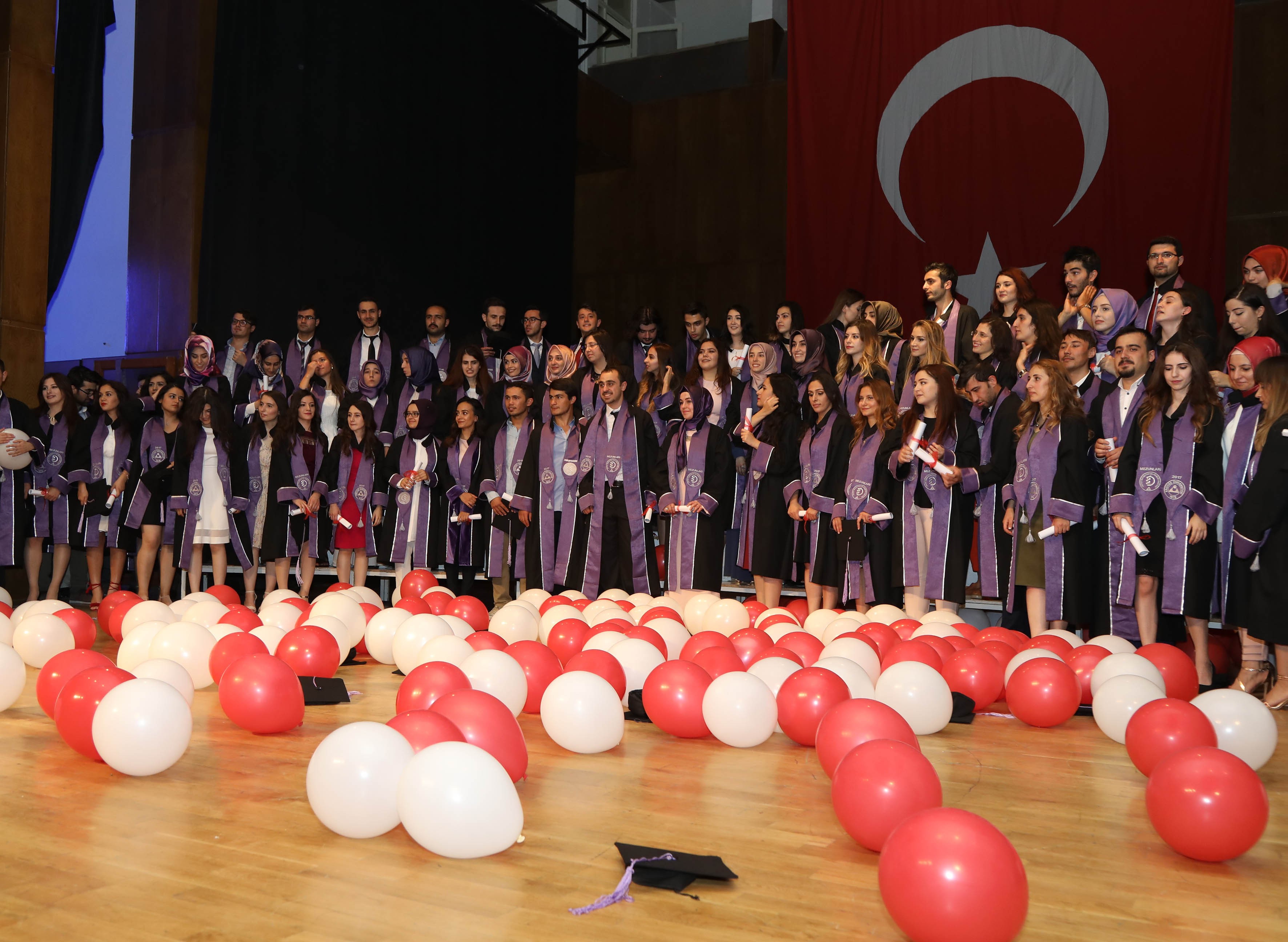 ERÜ’den 102 genç diş hekimi mezun oldu