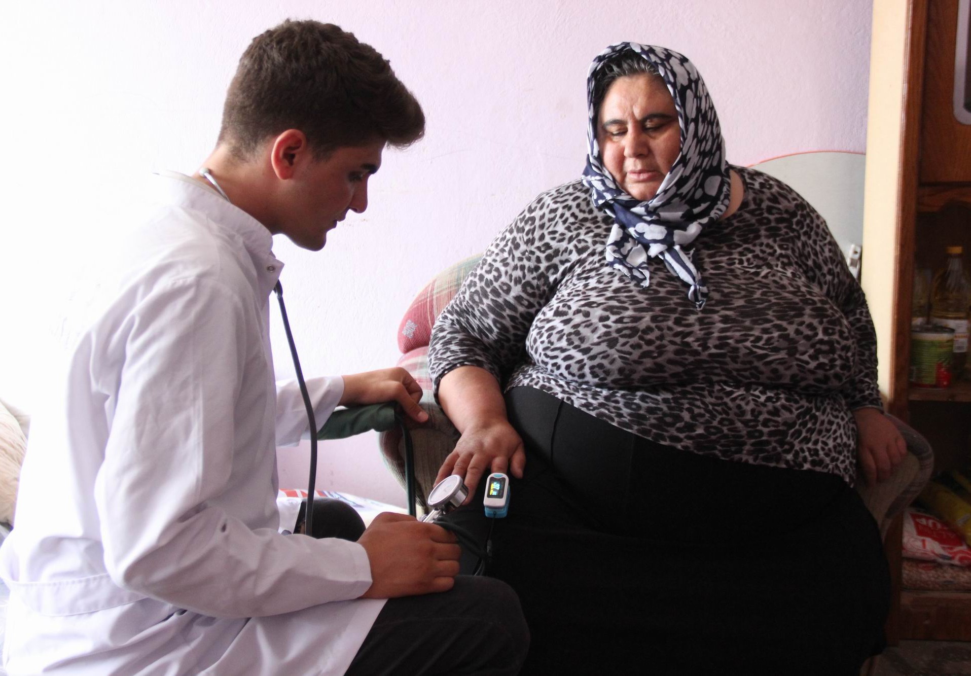 Katıksız ekmek yiyen Kayserili ailenin yüzü gelen yardımlarla güldü