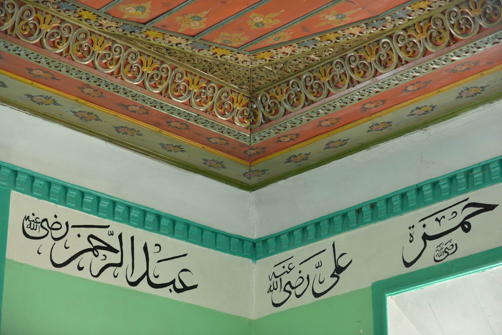 112 yıllık caminin işlemelerini gören hayran kalıyor