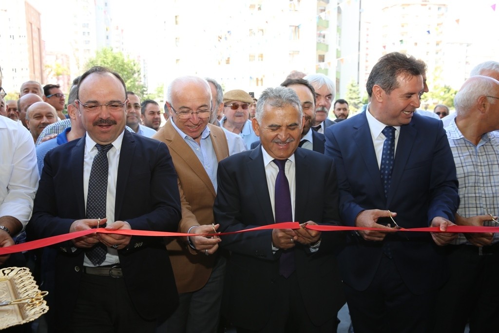 Başkan Büyükkılıç iş yeri açılışına katıldı