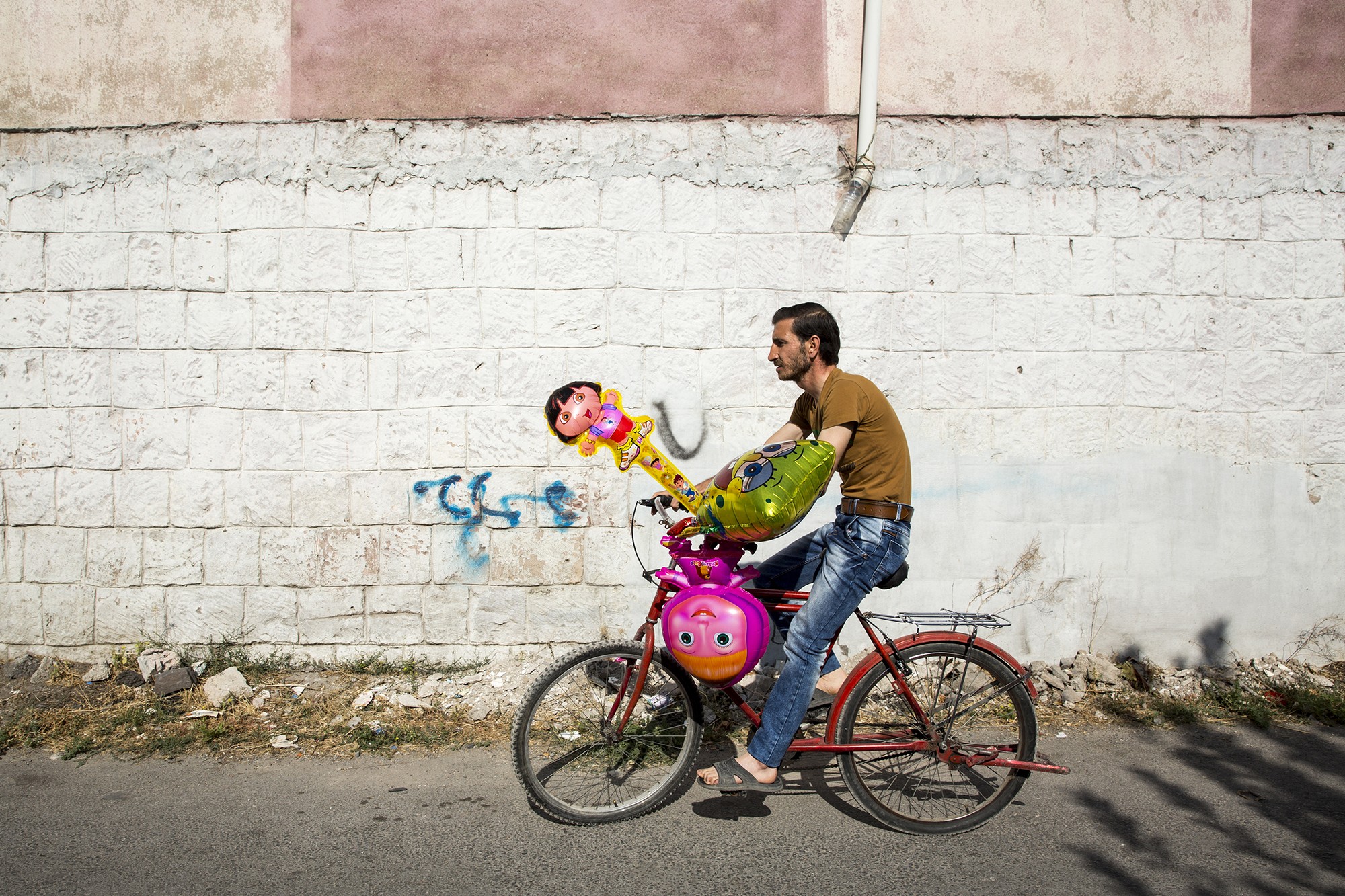 Kalbi sağda olan Suriyeli genç yardım istiyor