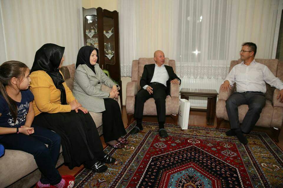 Çolakbayrakdar çiftinden anlamlı ziyaret 