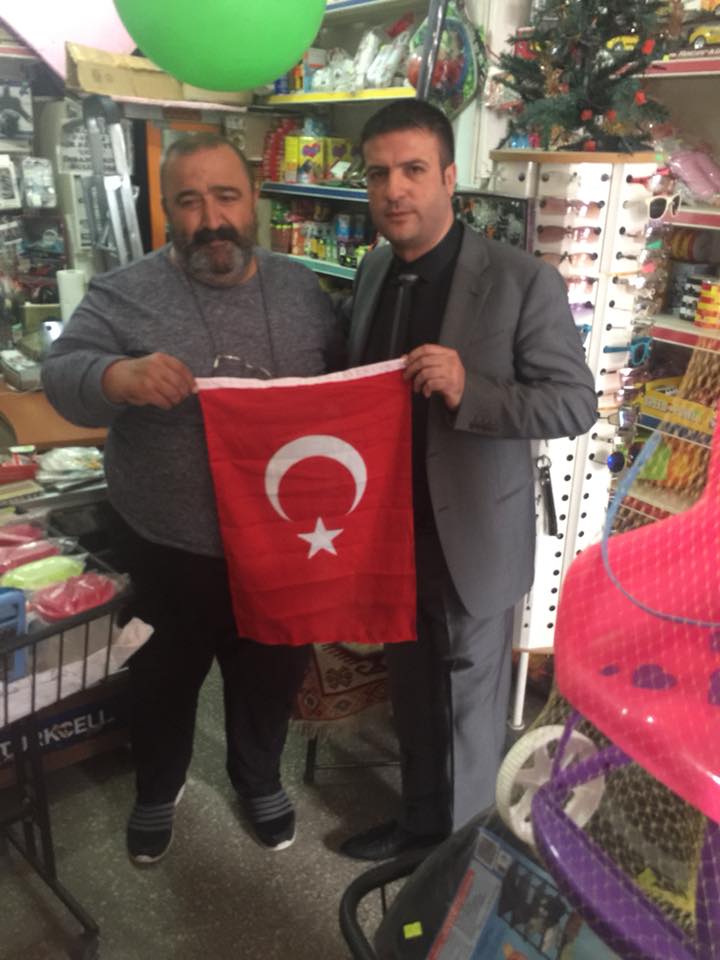 MHP’LİLER ŞEHRİ TÜRK BAYRAKLARI İLE DONATTI