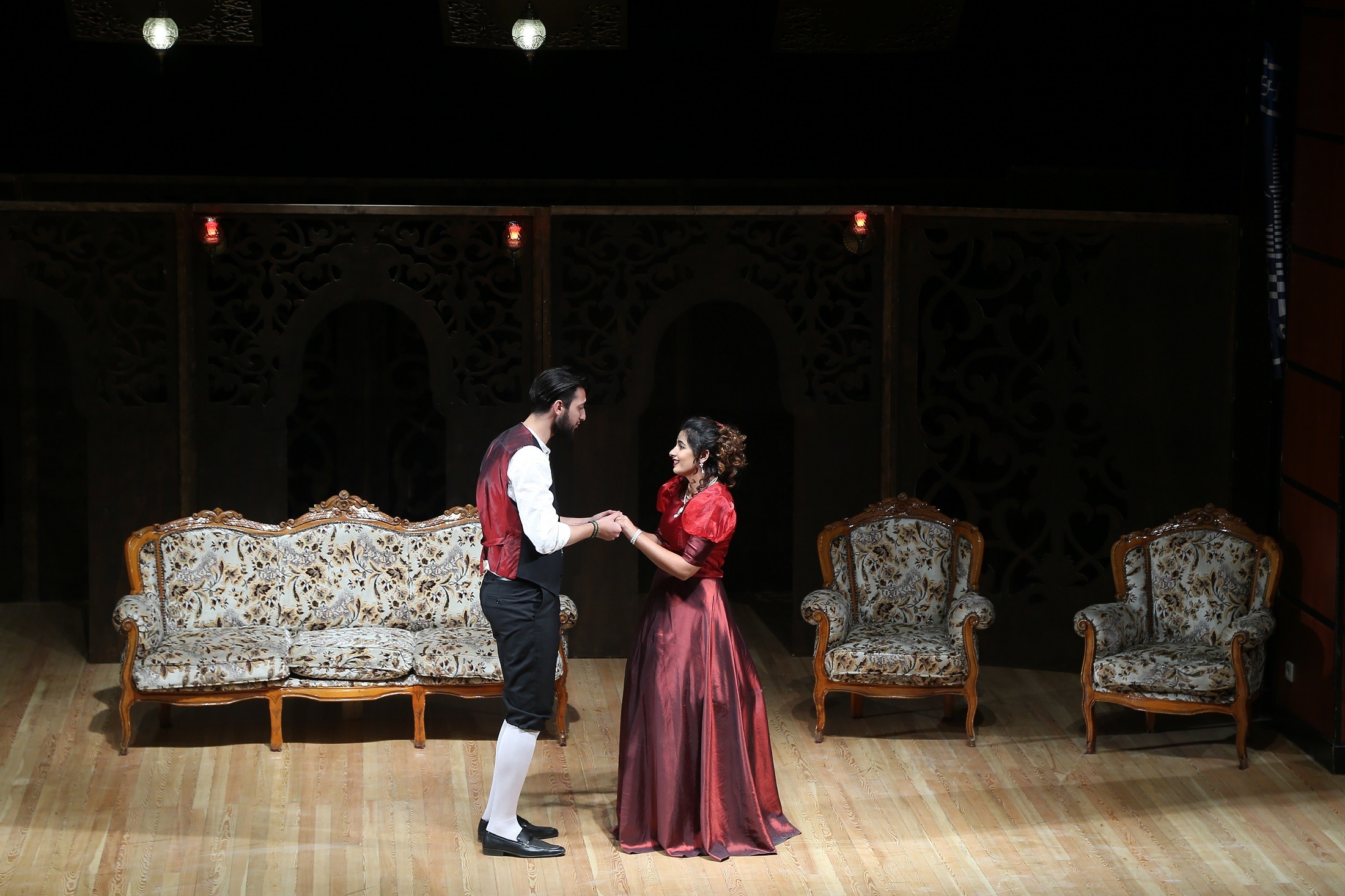 ‘Cimri’ adlı tiyatro oyunu sergilendi 