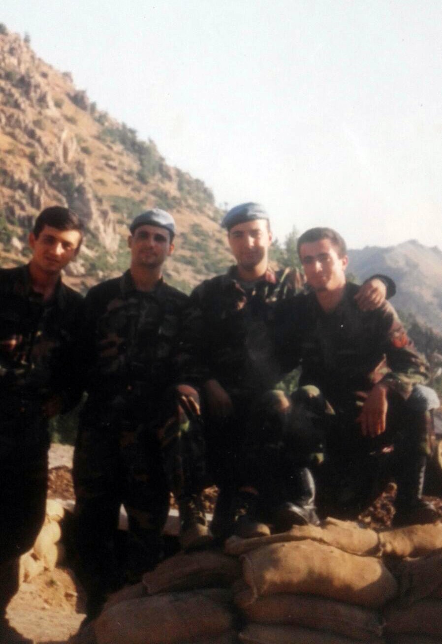 23 yıl sonra şehit arkadaşlarının mezarında buluştular 