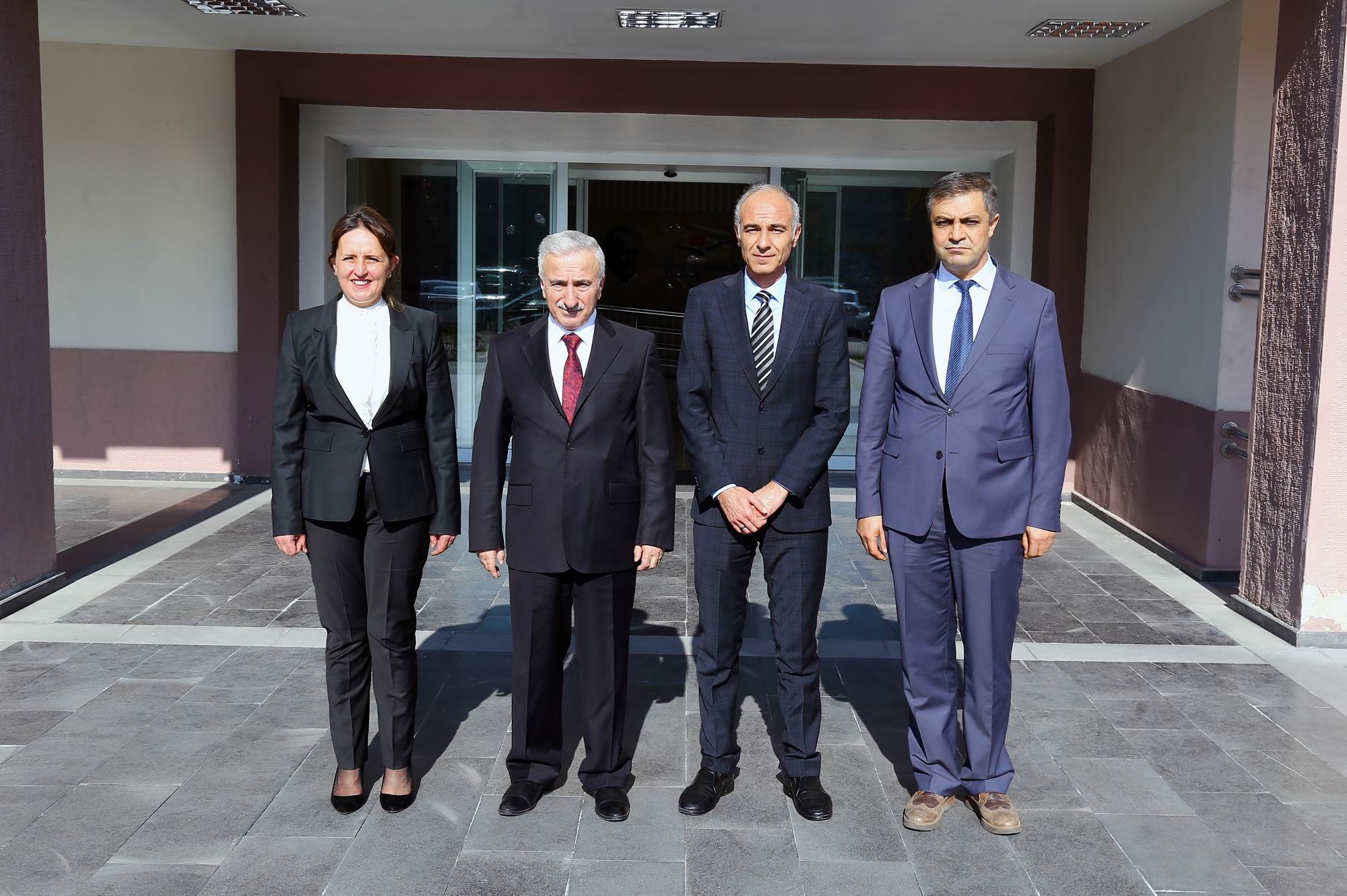  Vali Kamçı kurum ziyaretlerini sürdürüyor 