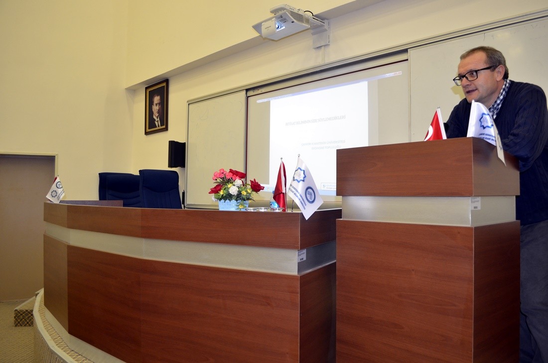 Doç. Dr. Yakışık: “Özellikle Amerikan filmleri amaçsız değildir”