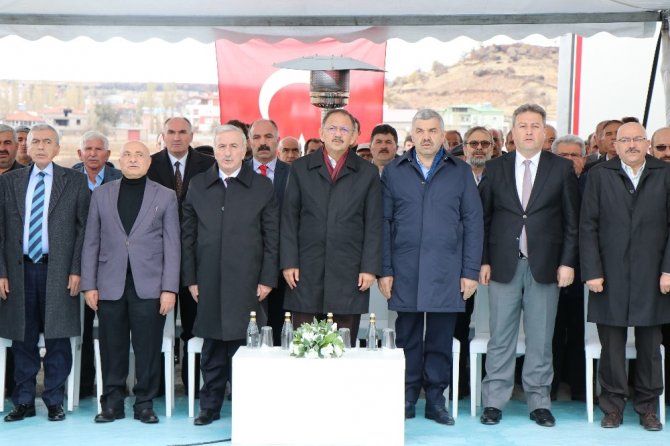 Bakan Özhaseki Şehitler Camii’ni hizmete açtı 