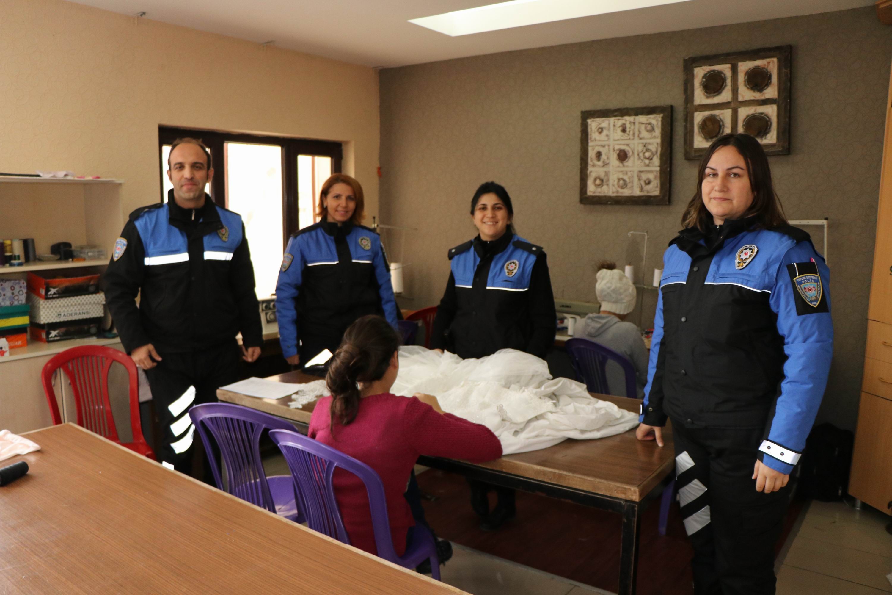 Madde bağımlılığından kurtuldular, kendi gelinliklerini dikiyorlar 