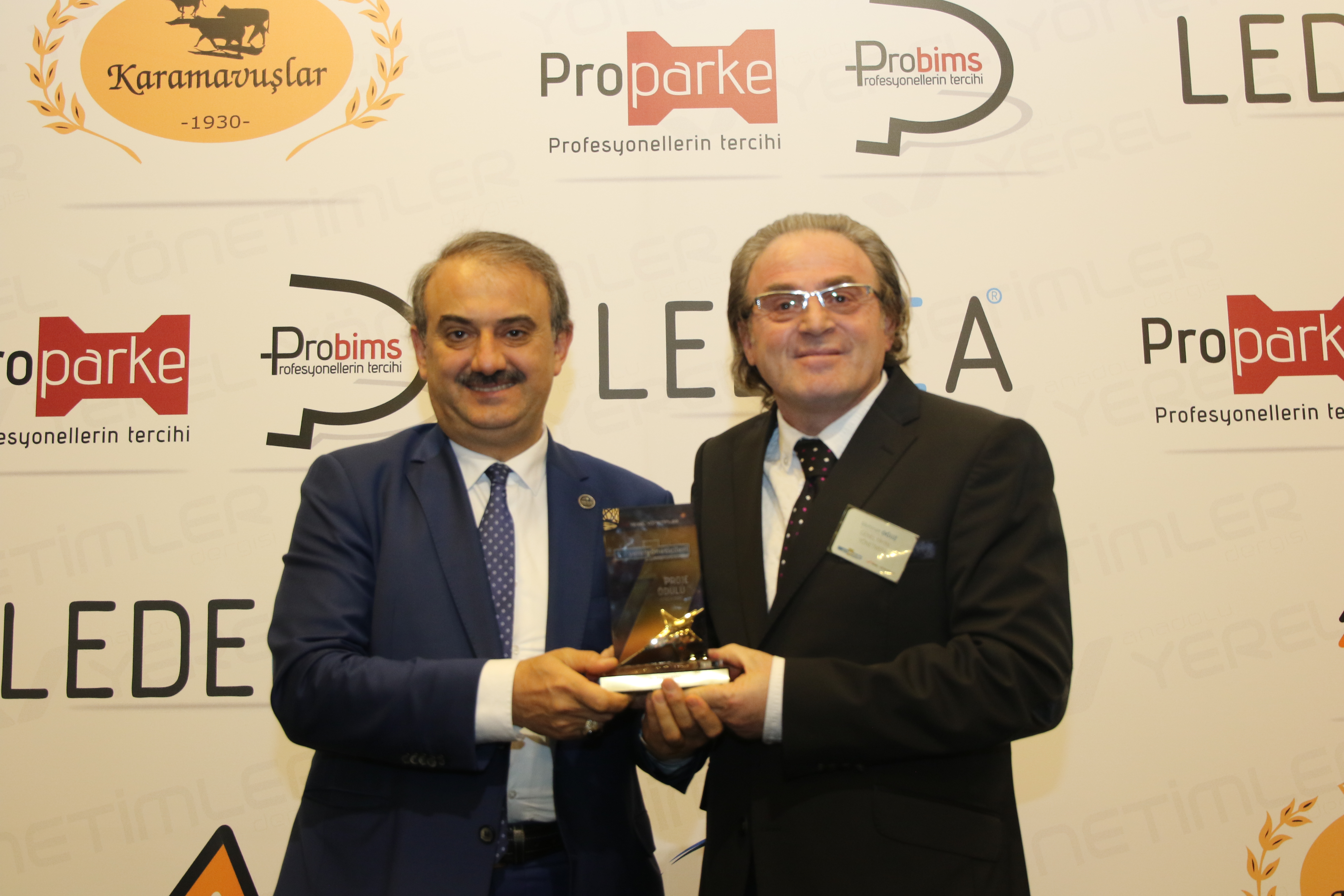 BAŞKAN EKİCİ, KENTSEL DÖNÜŞÜM PROJESİ İLE YILIN YÖNETİCİSİ SEÇİLDİ