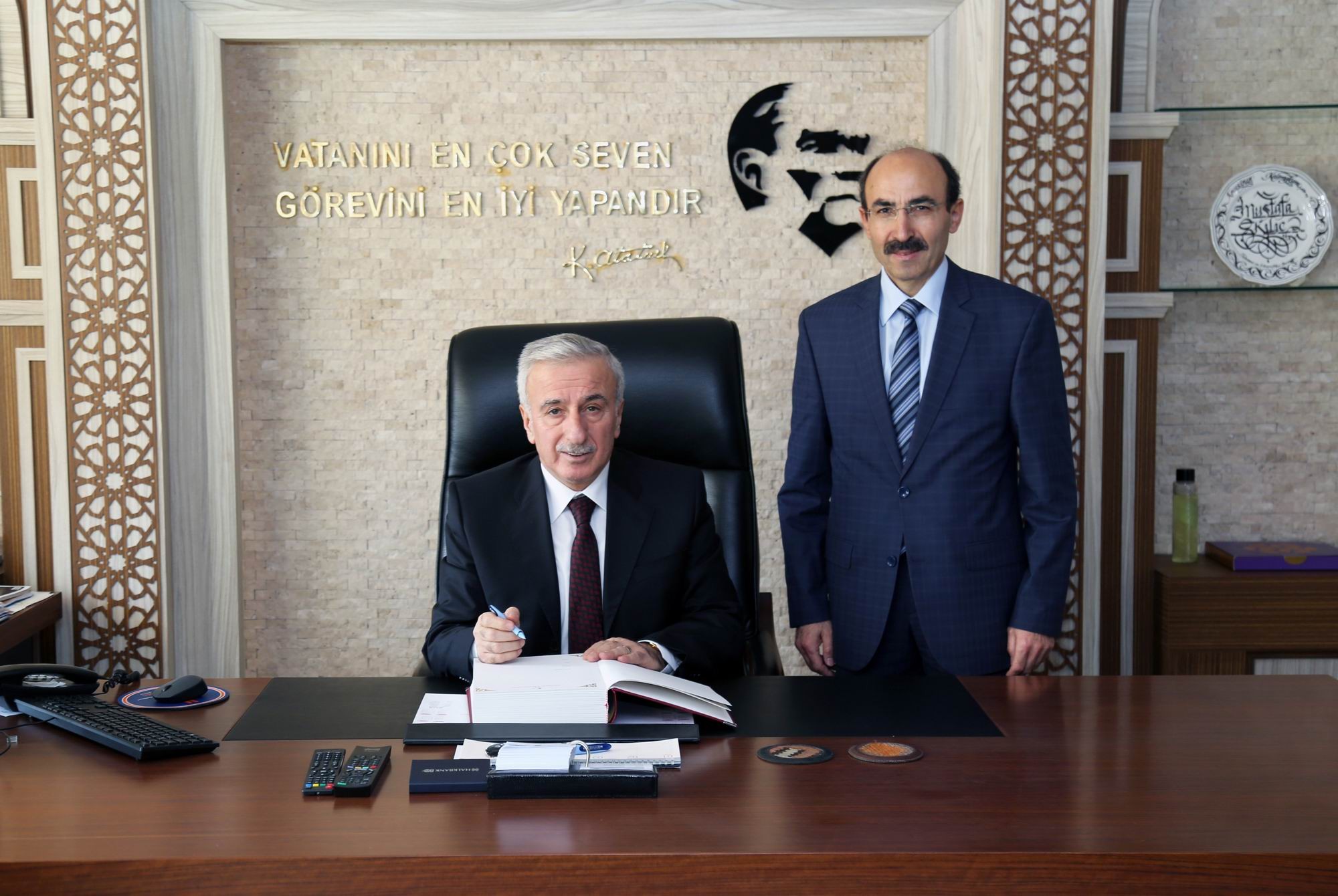 Vali Kamçı kurum ziyaretlerine devam ediyor 