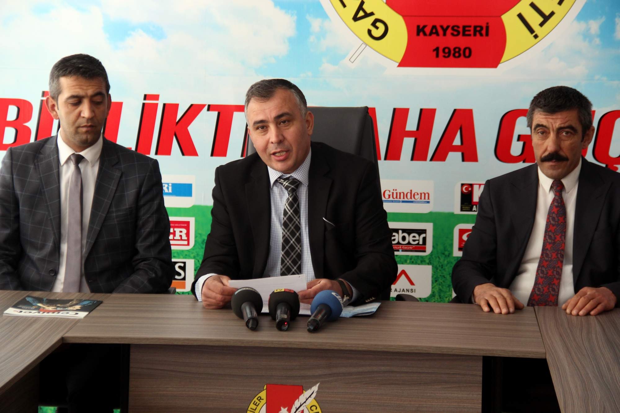  Özyay başkan adaylığını açıkladı 