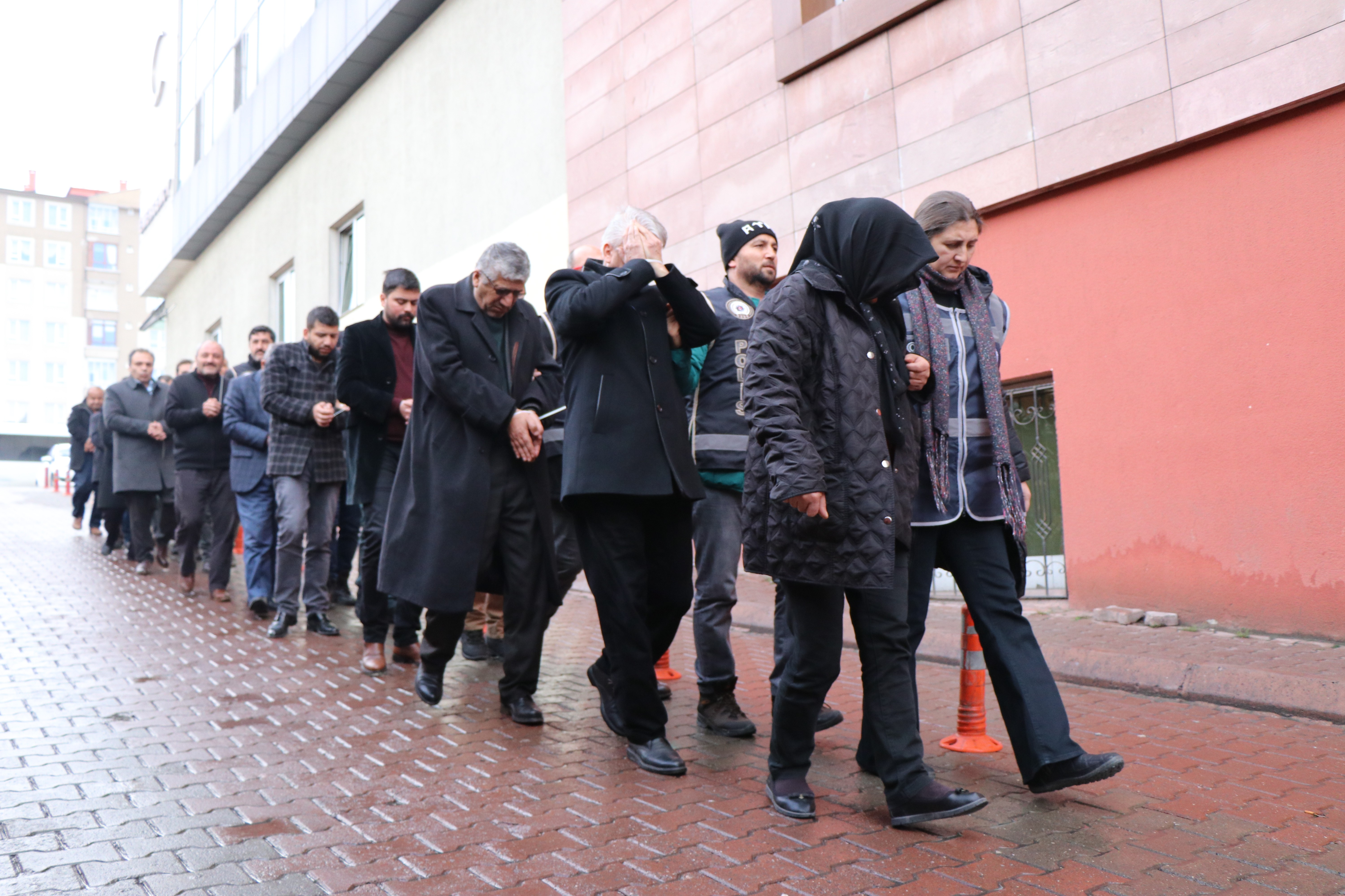 Kayseri’de tefecilik operasyonu: 12 gözaltı 