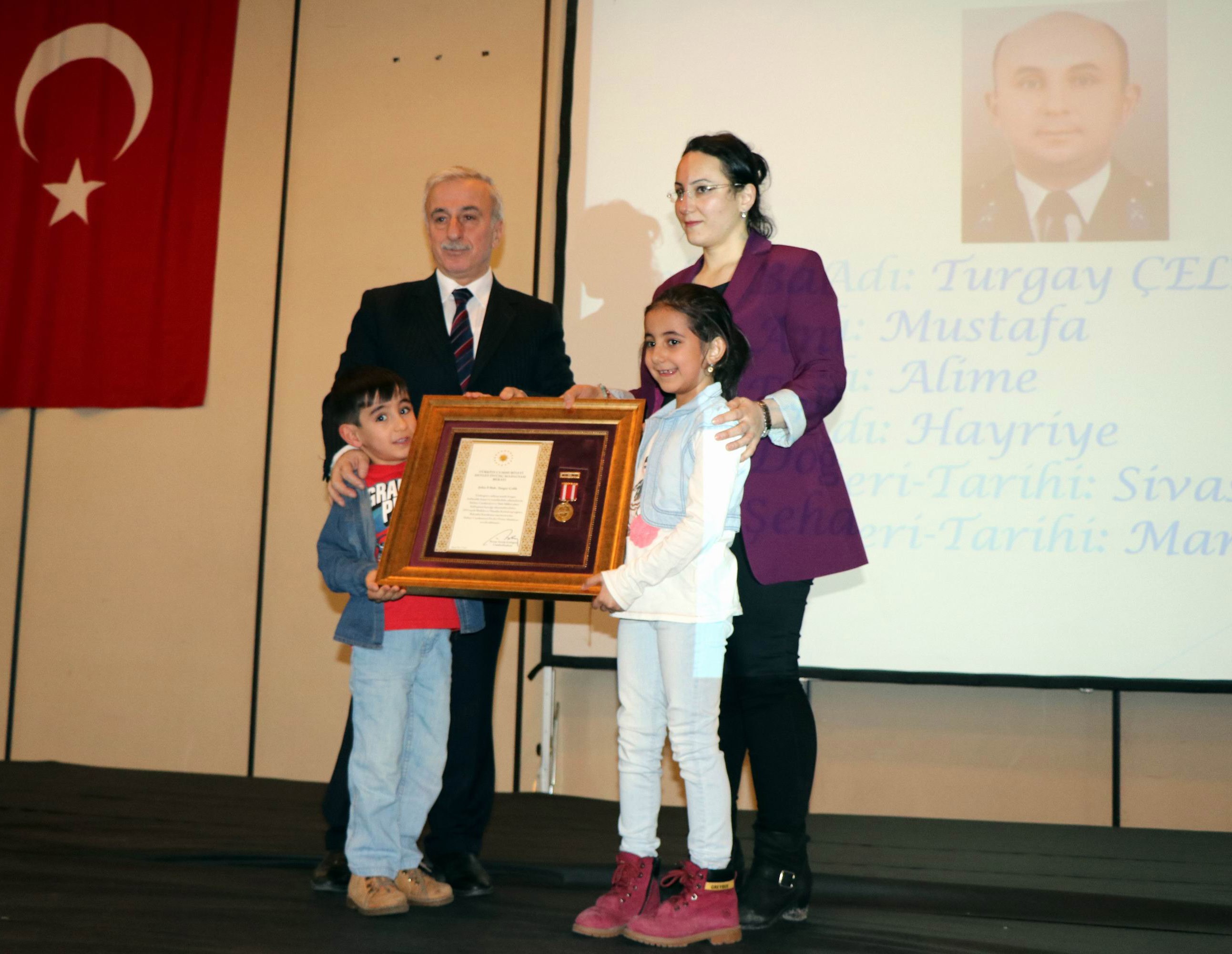  Kayseri’de 29 şehit ailesine ‘Devlet Övünç Madalyası’ verildi 