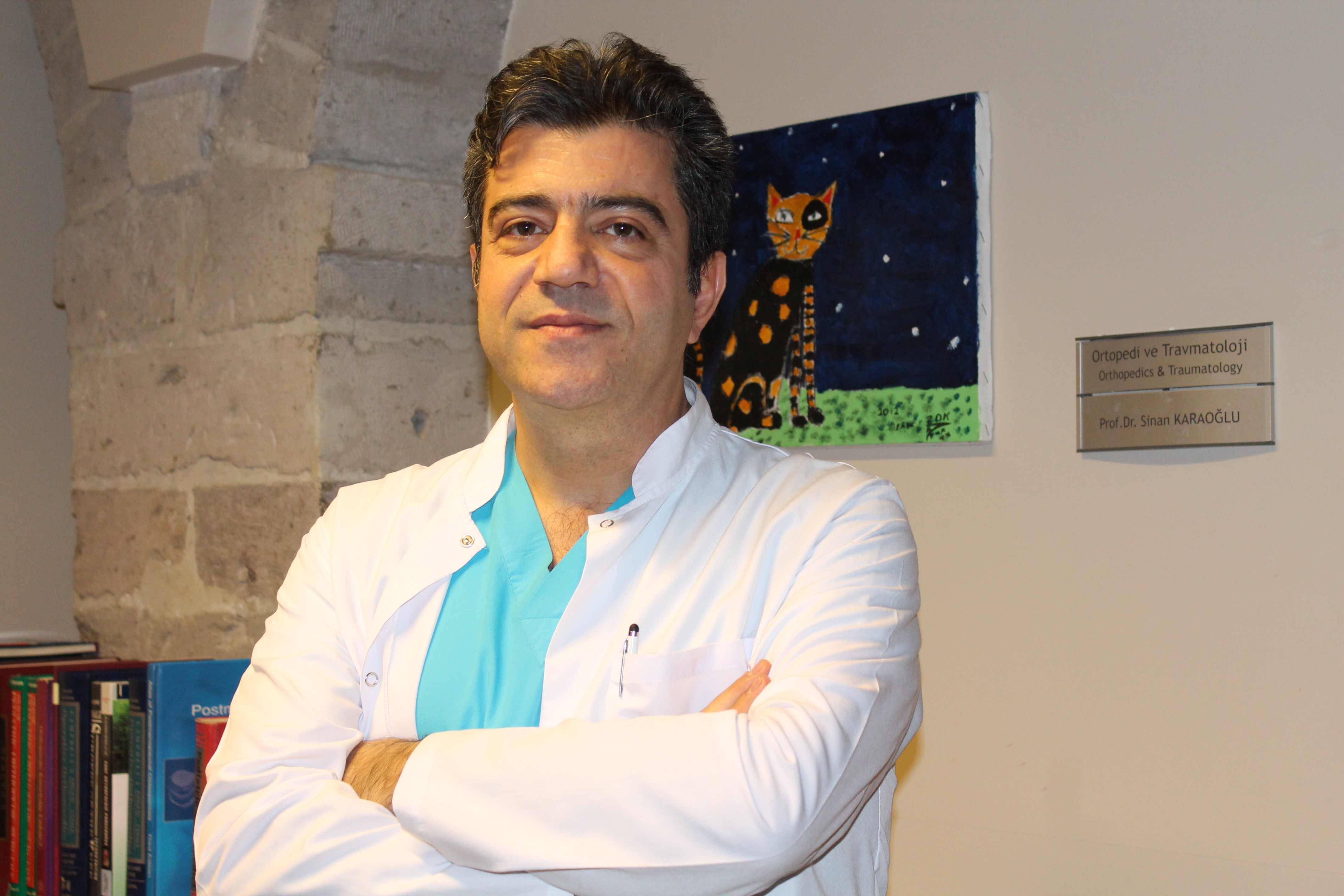  Karlı havalarda penguen gibi yürünmeli