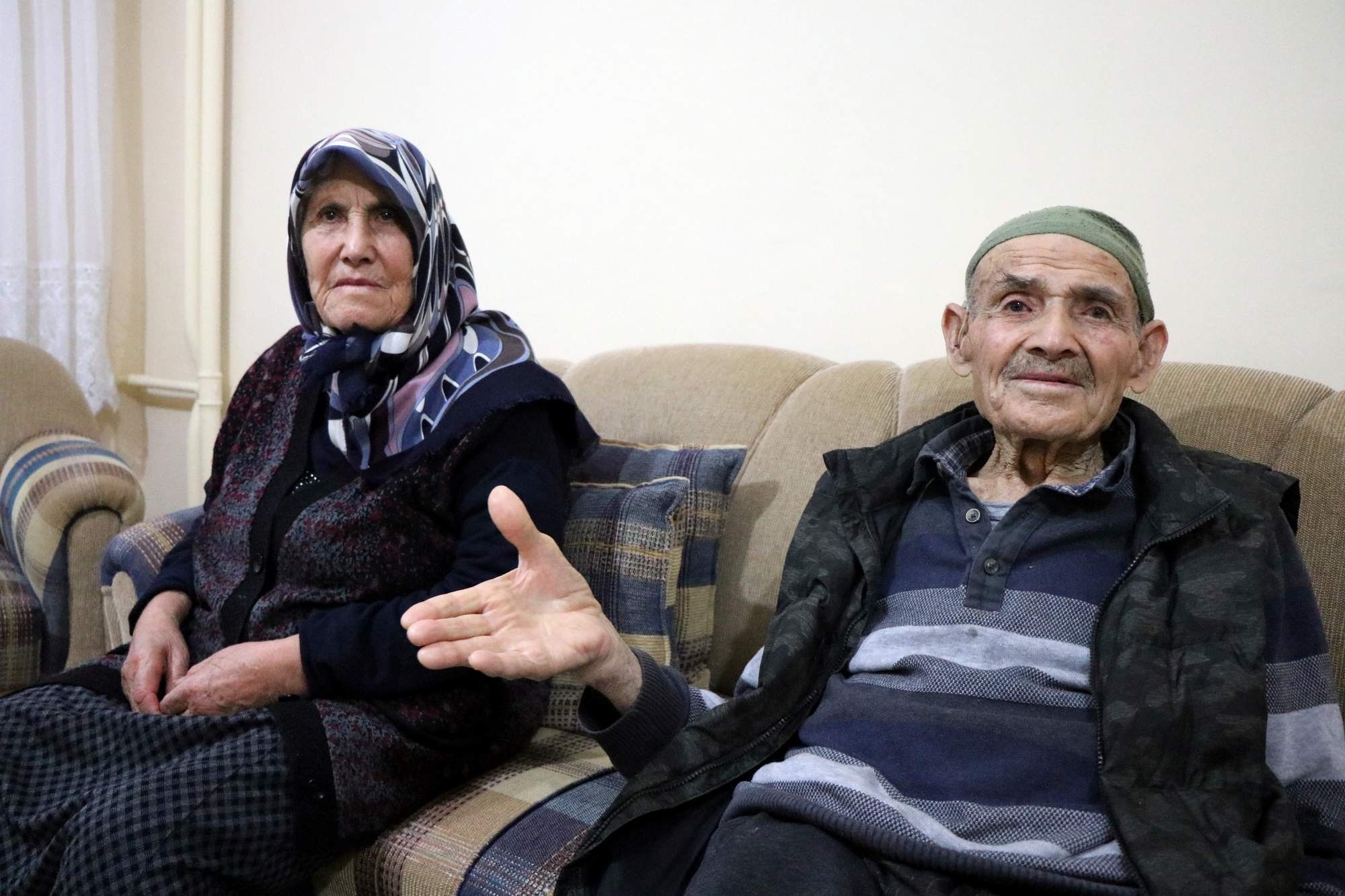 ‘Amerika’daki oğlunun yanından geldim’ diyerek yaşlı çifti dolandırdılar 