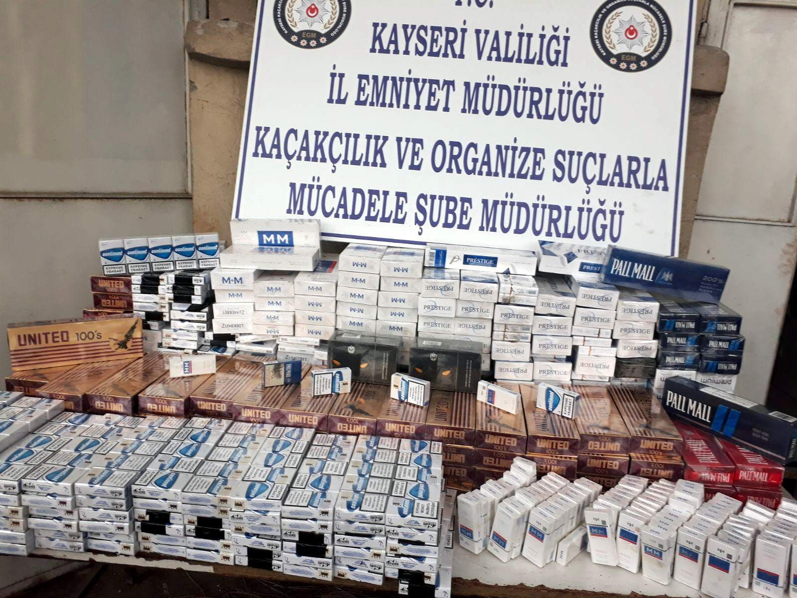 Evi kaçak sigara deposu olarak kullanmış 