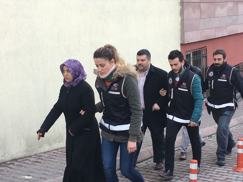 FETÖ zanlısı evini taşırken yakalandı