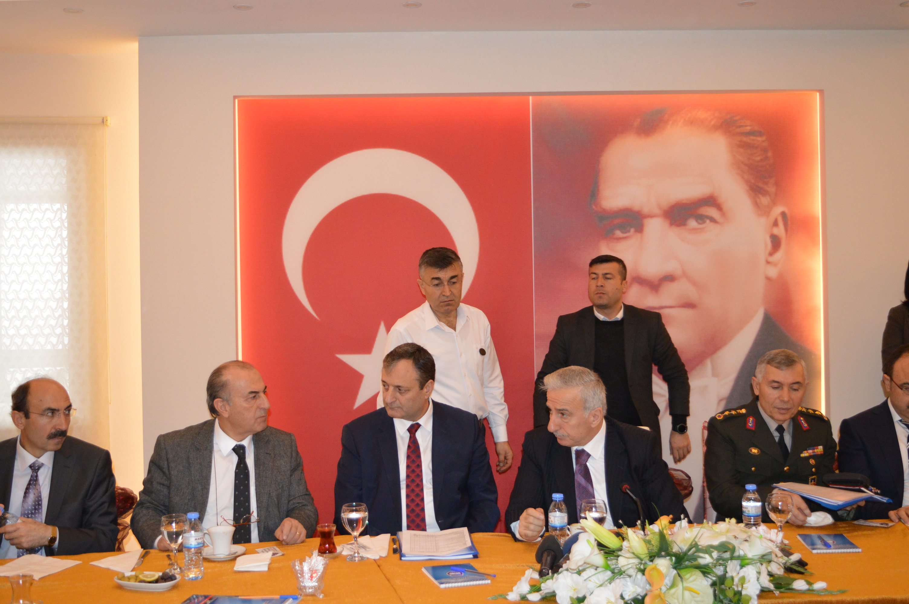 KAMÇI; “TORBACILARIN, SOKAKLARDA KÖKÜNÜ KAZIYACAĞIZ”