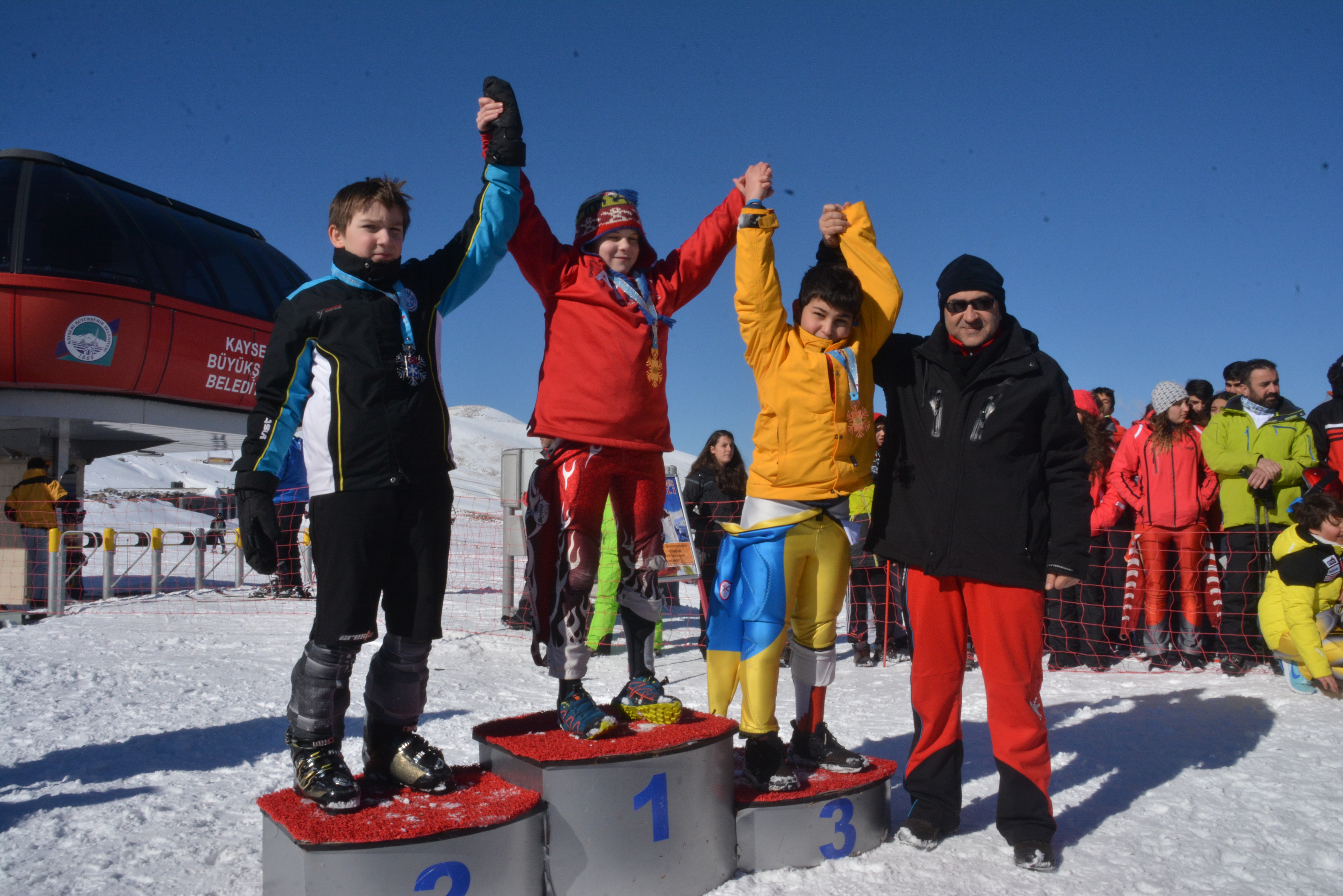 KAYSERİ’DE KAYAKÇILAR MADALYA İÇİN YARIŞTI