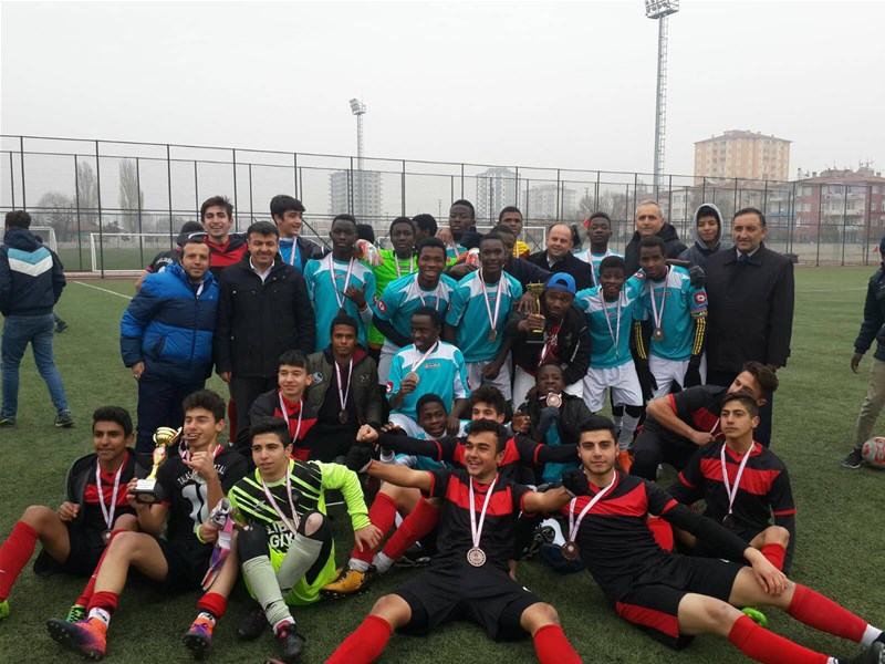 LİSELERDE FUTBOL HEYECANI BİTTİ