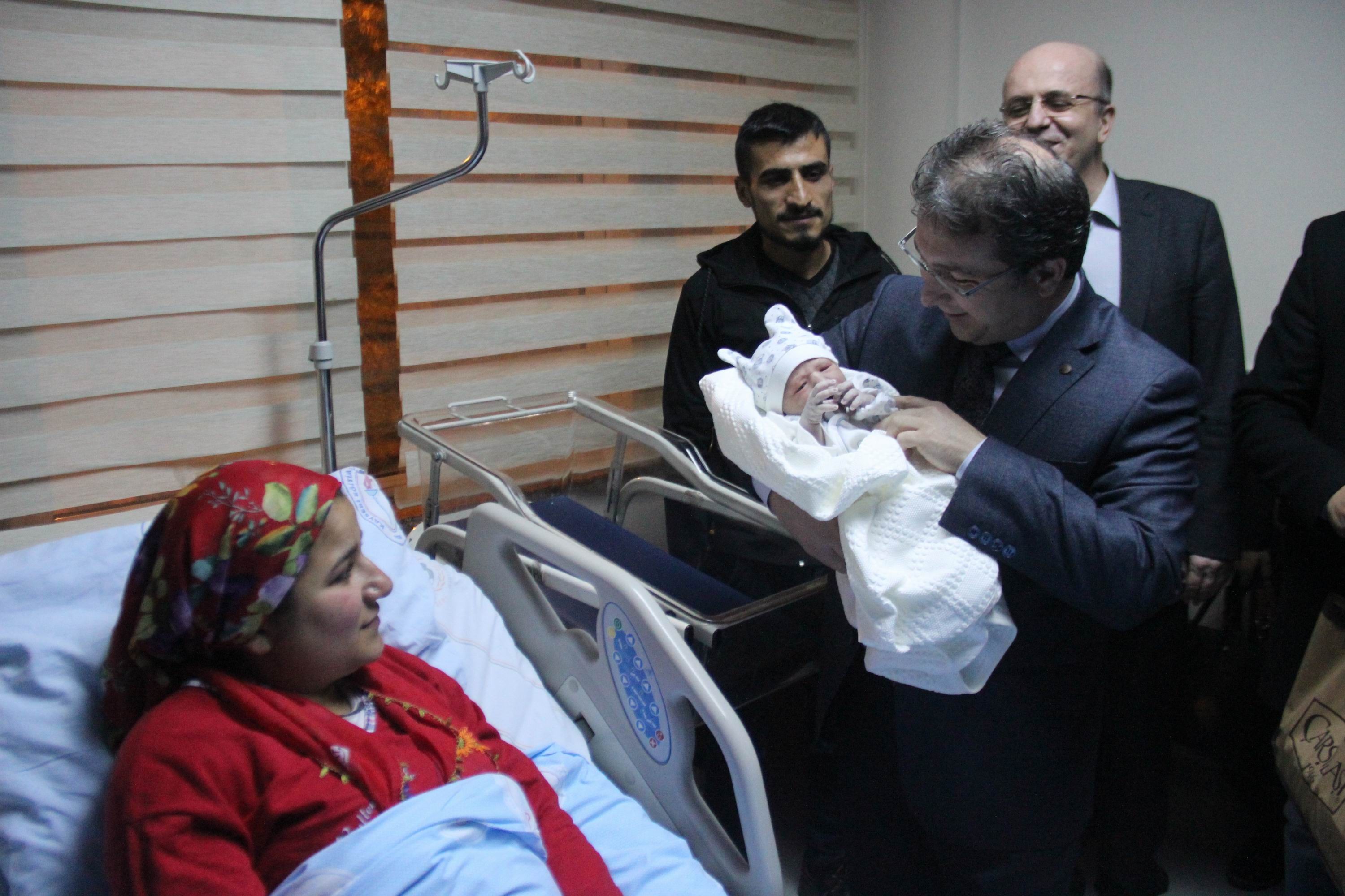 Kayseri’de yılın ilk bebeğine ‘Mehmet’ adı verildi