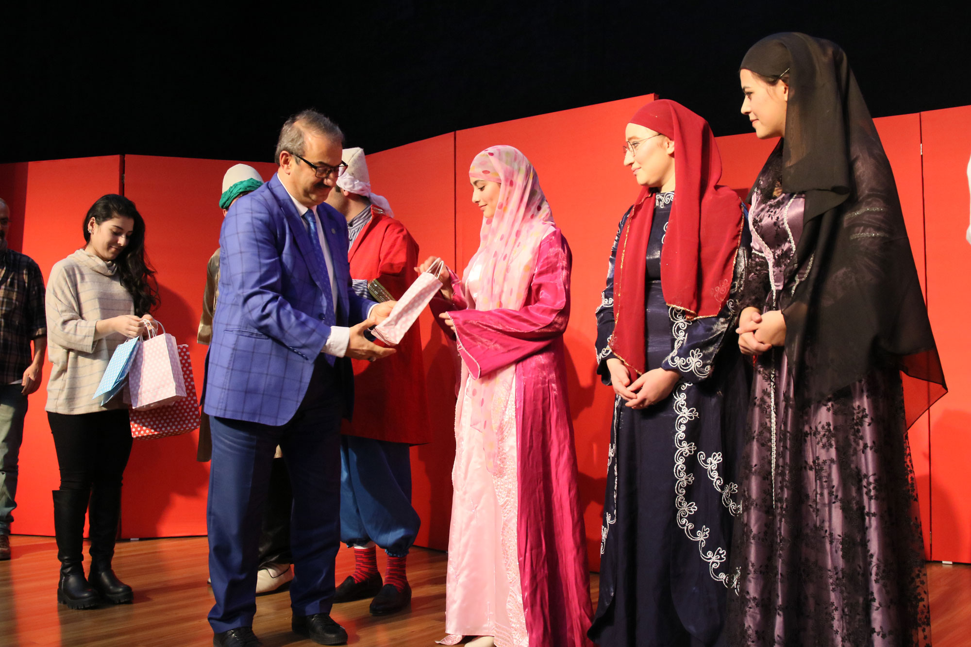 BİR GARİP İZDİVAÇ