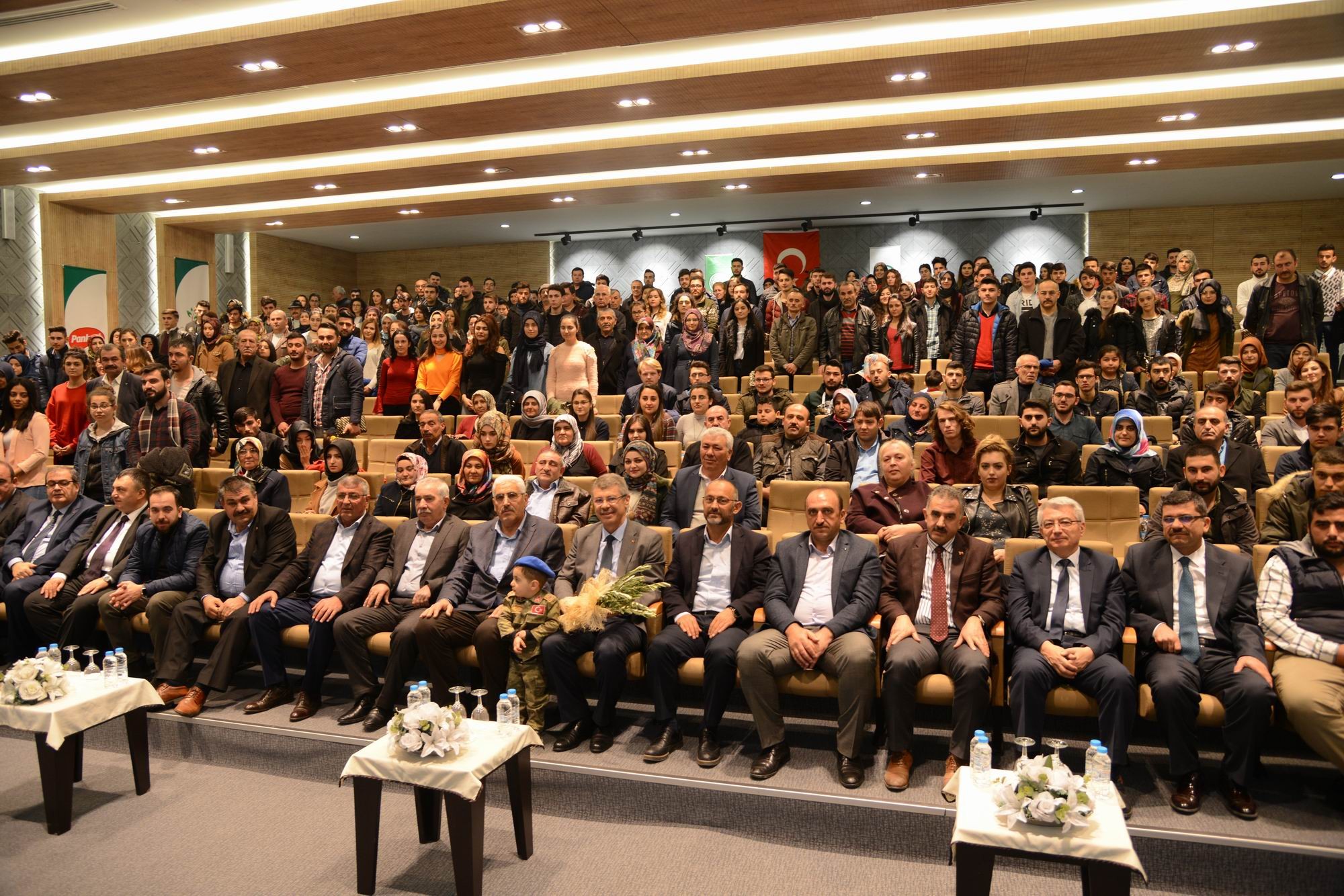  Şeker bin 184 öğrenciye karşılıksız burs verecek 