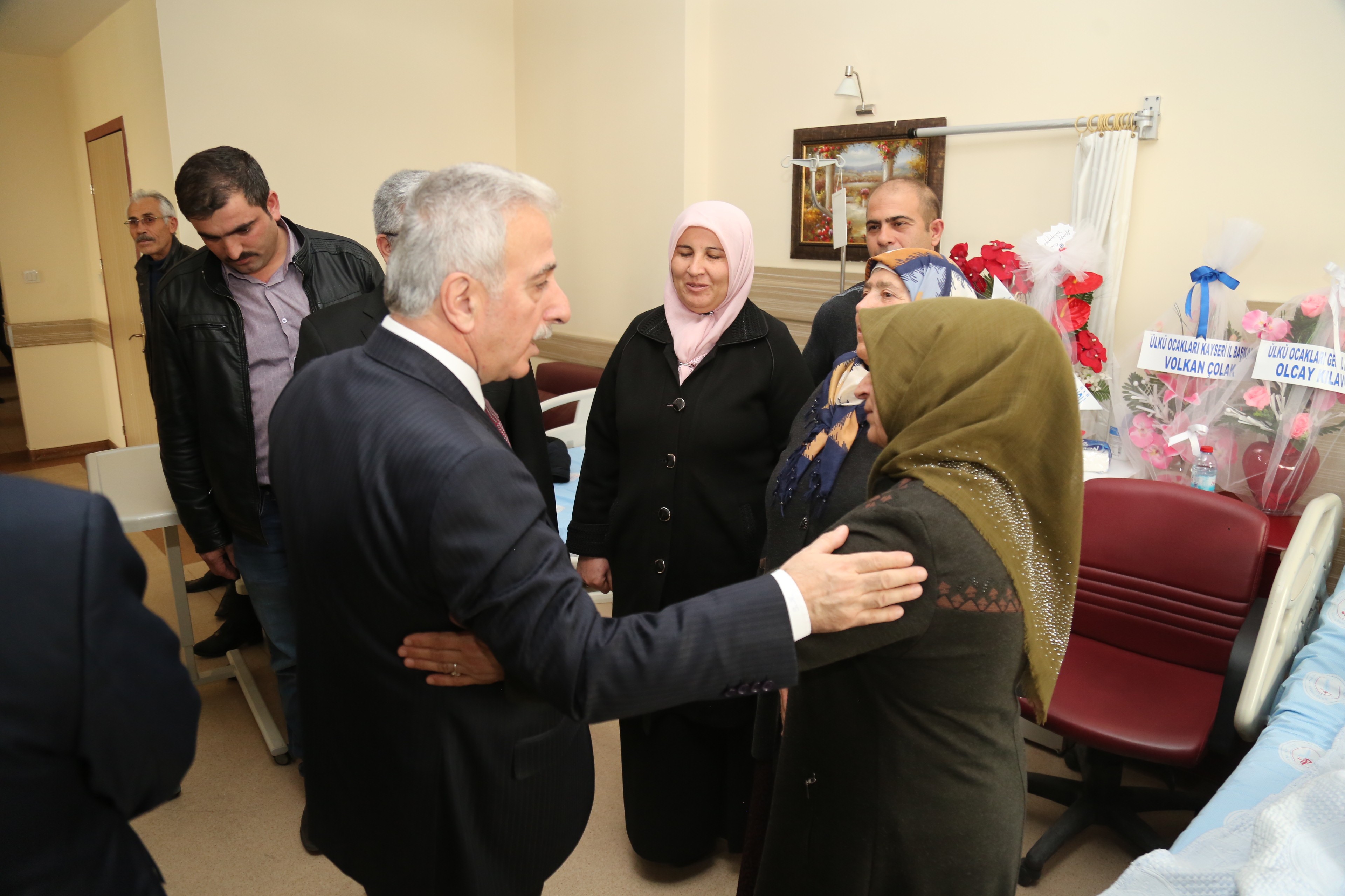 Vali Kamçı Afrin Gazisi  Şahin’i Ziyaret Etti 