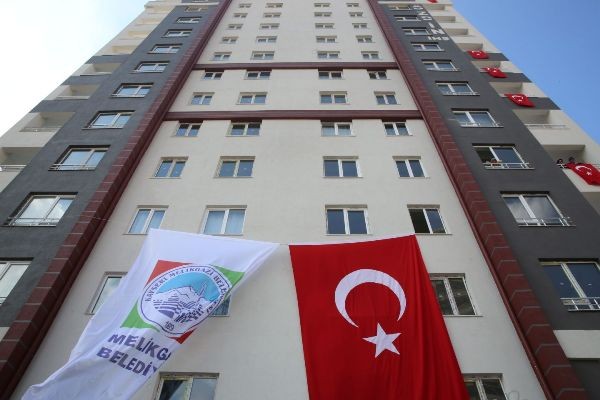 Melikgazi’de 56 daire sahiplerine teslim edildi