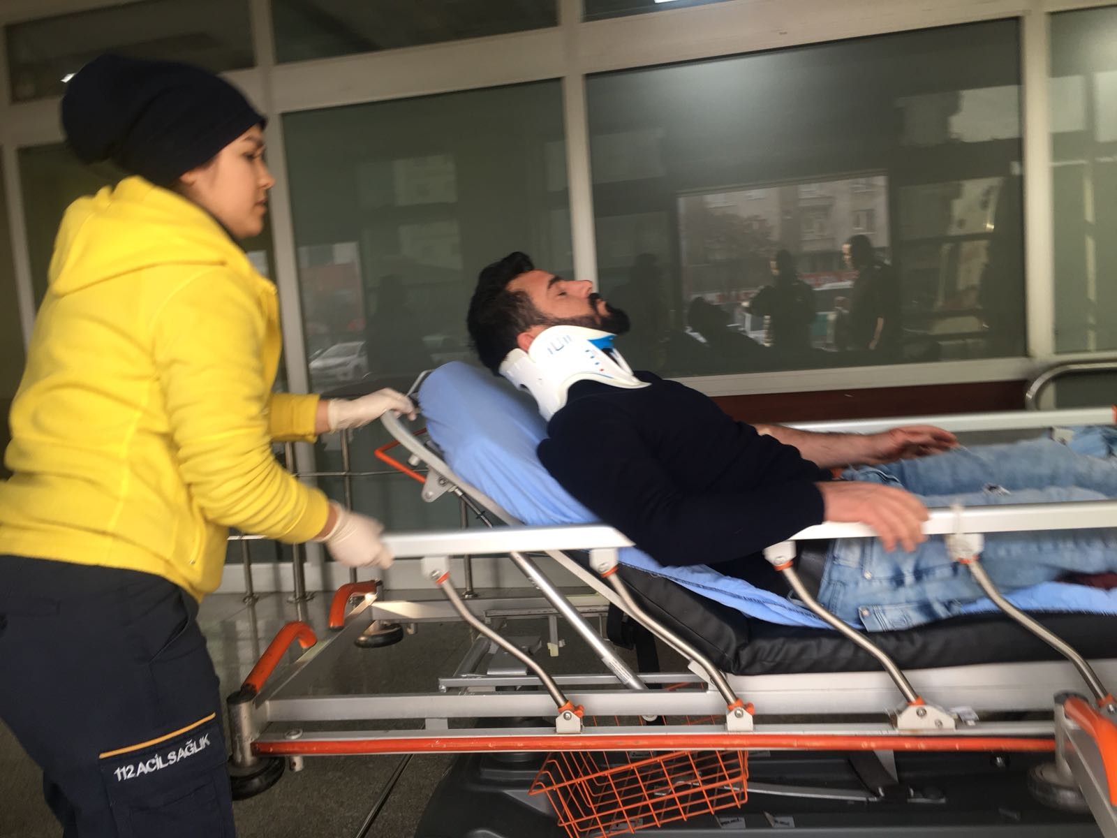 Hurdaya dönen otomobilden yaralı kurtuldu